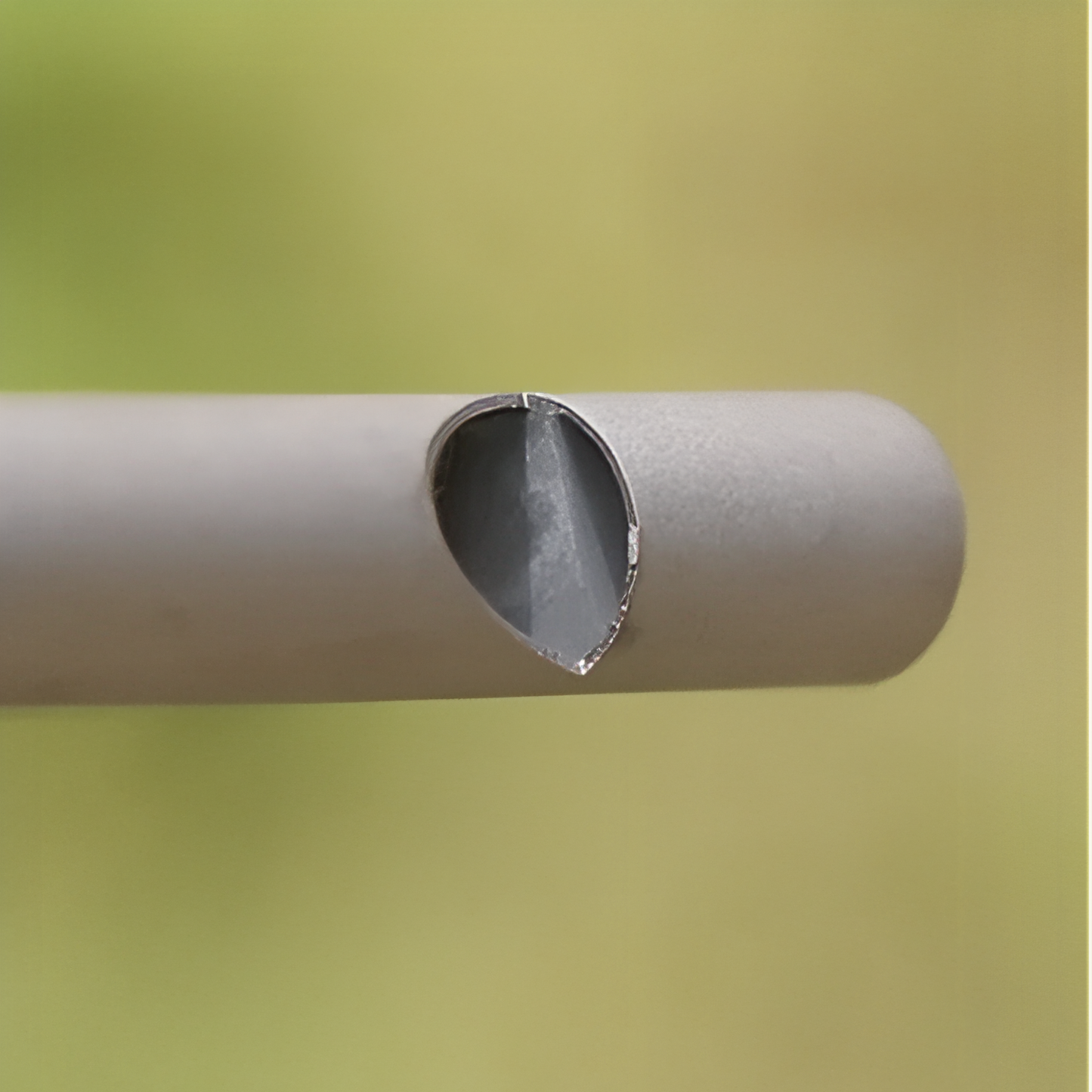 Sifflet de Randonnée Titanium gros plan détail embout - Gris