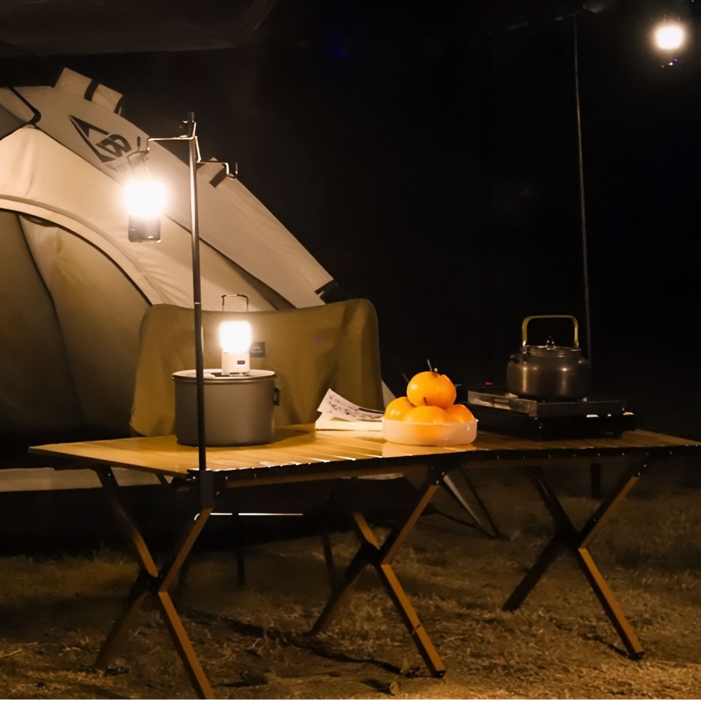 Lanterne Ultra Légère Randonnée mise en scène camping - Noir et Argent - Vert Olive - Turquoise et Argent