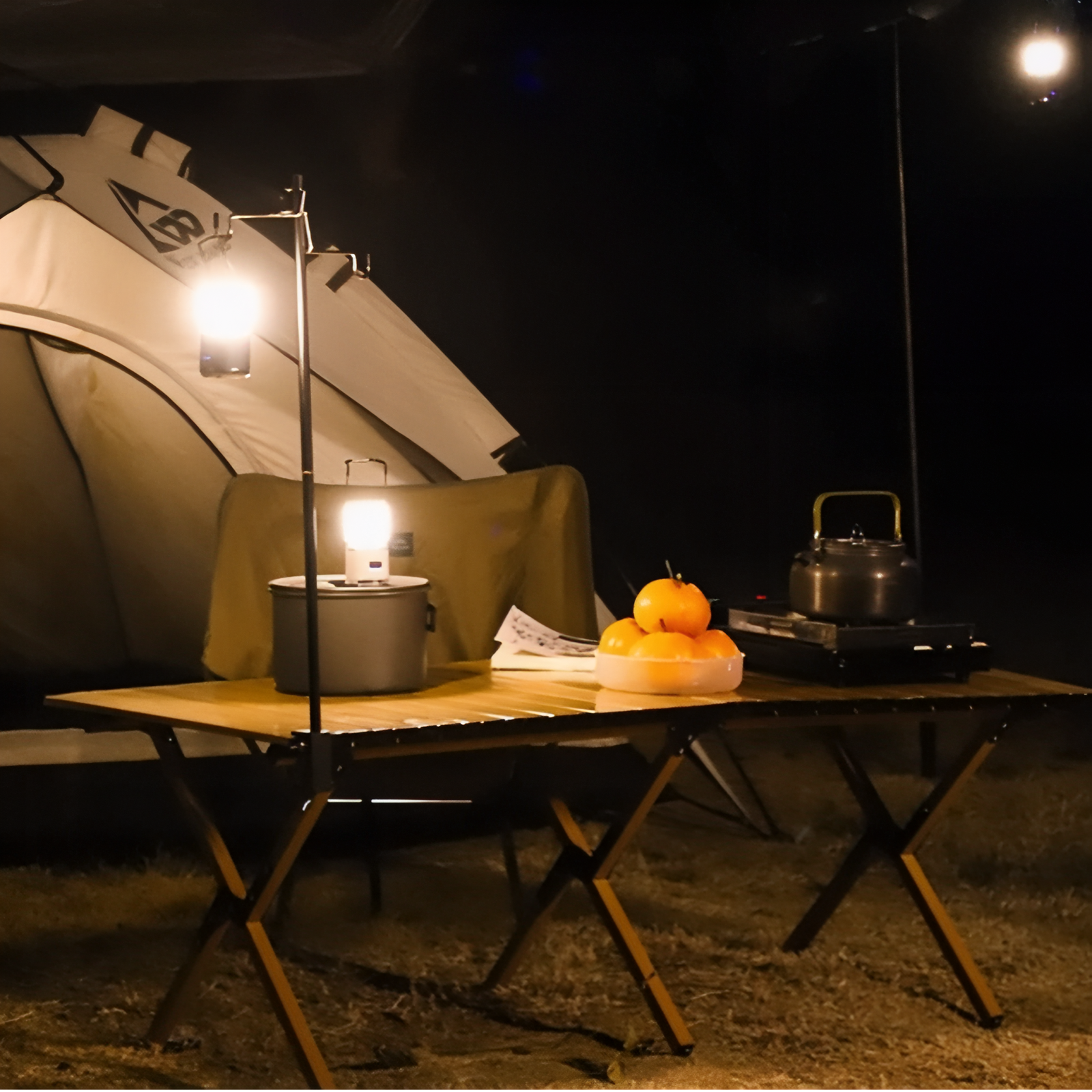 Lanterne Ultra Légère Randonnée mise en scène camping - Noir et Argent - Vert Olive - Turquoise et Argent
