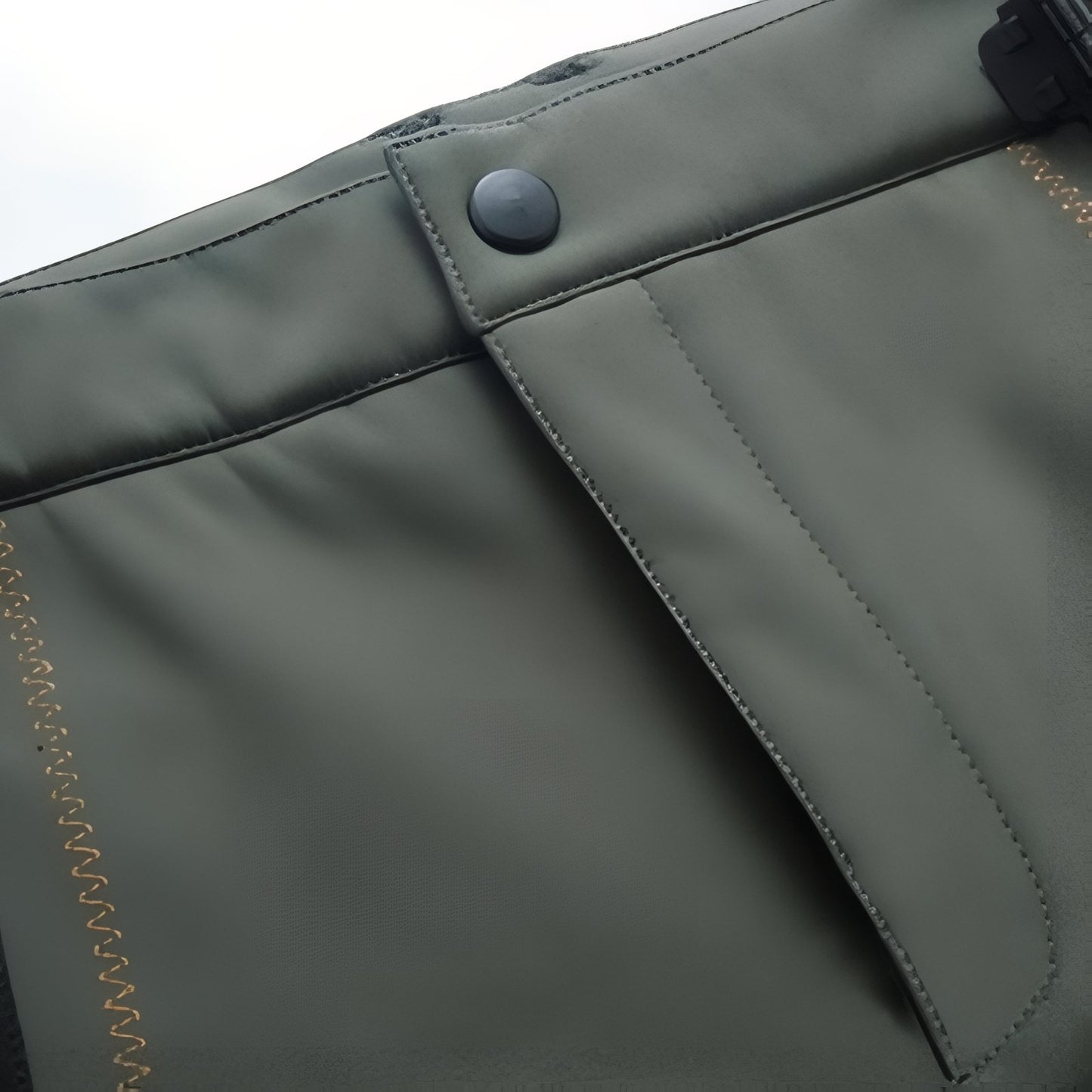Pantalon Randonnée Déperlant Homme gros plan fermeture - Vert Foncé et Noir - Gris Foncé et Orange - Noir et Orange