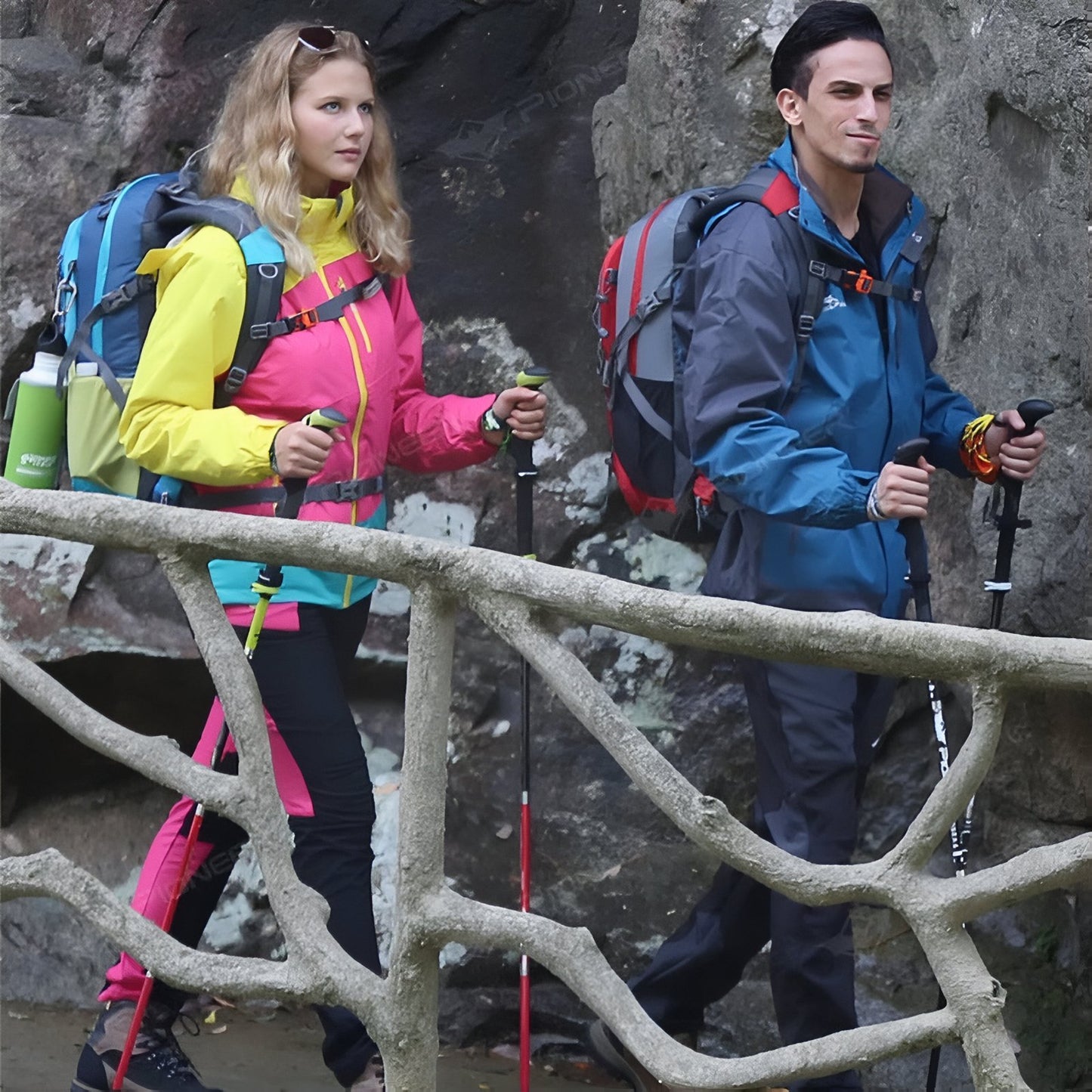 Bâton De Marche Carbone Pliable portée en randonnée - Rouge et Vert Fluo - Noir