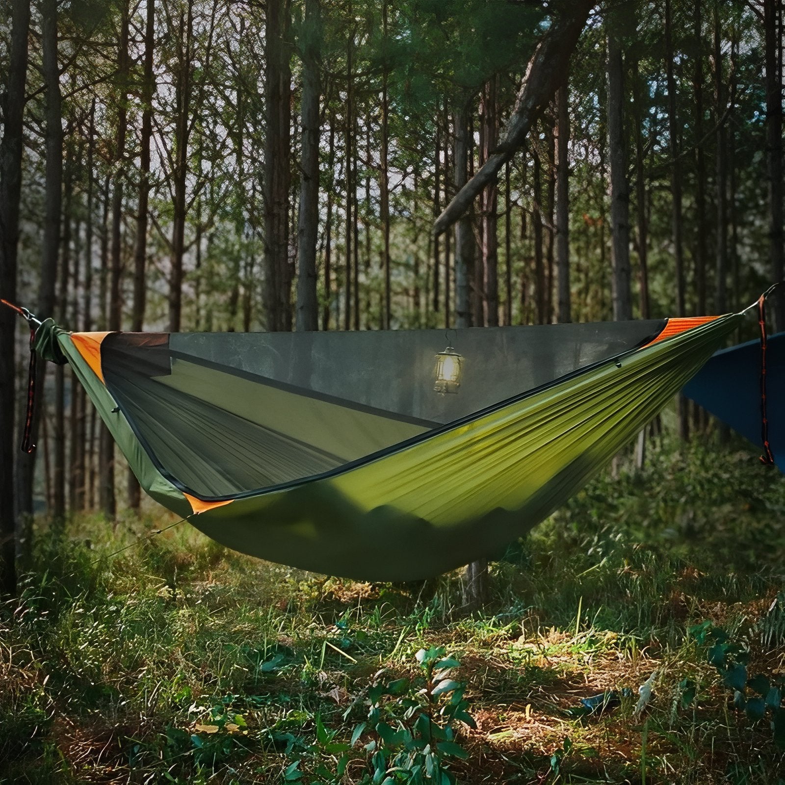Hamac Moustiquaire Randonnée mise en situation forêt - Vert Olive et Orange