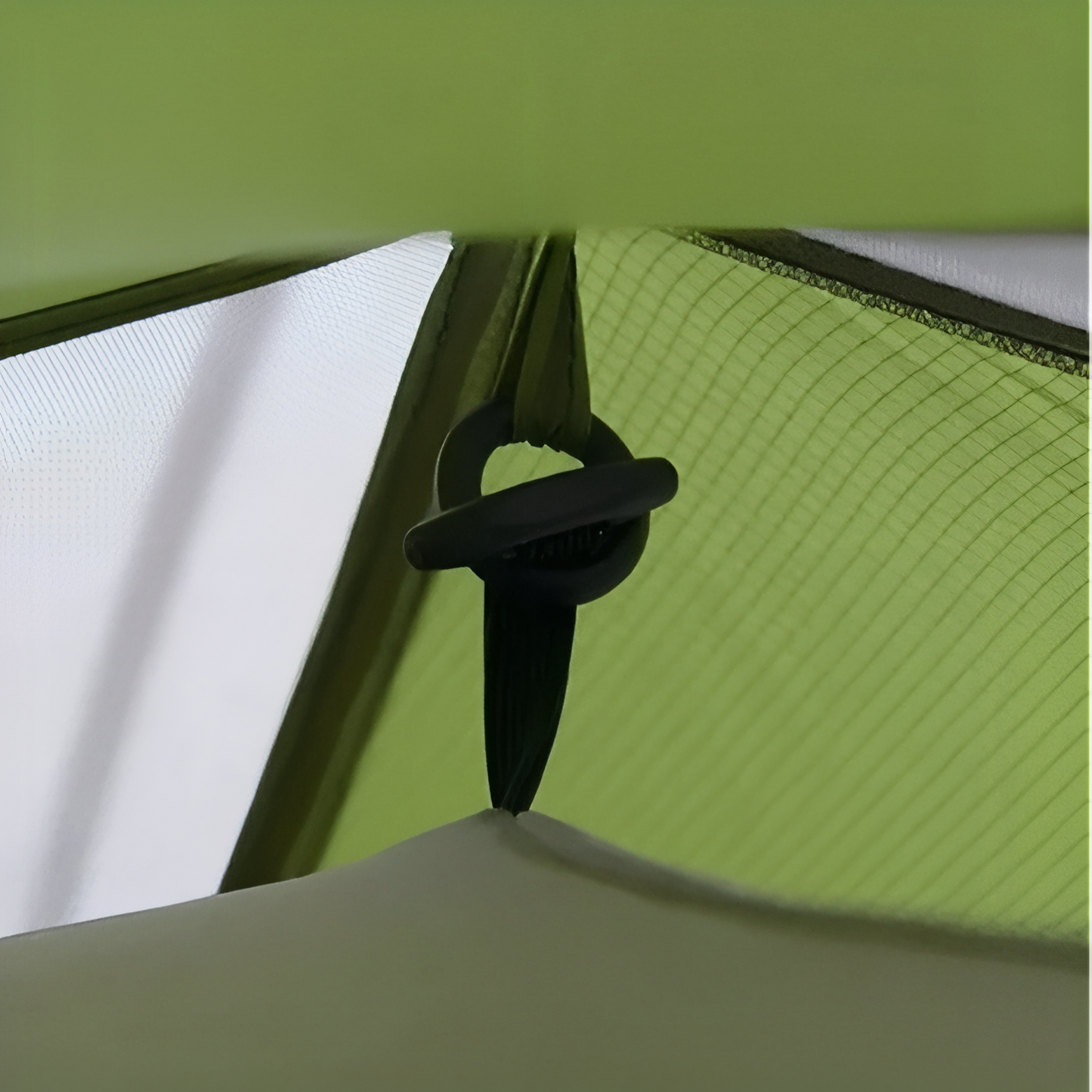Tente Dôme 2 Places gros plan détail fixation - Jaune et Gris - Vert Olive et Jaune