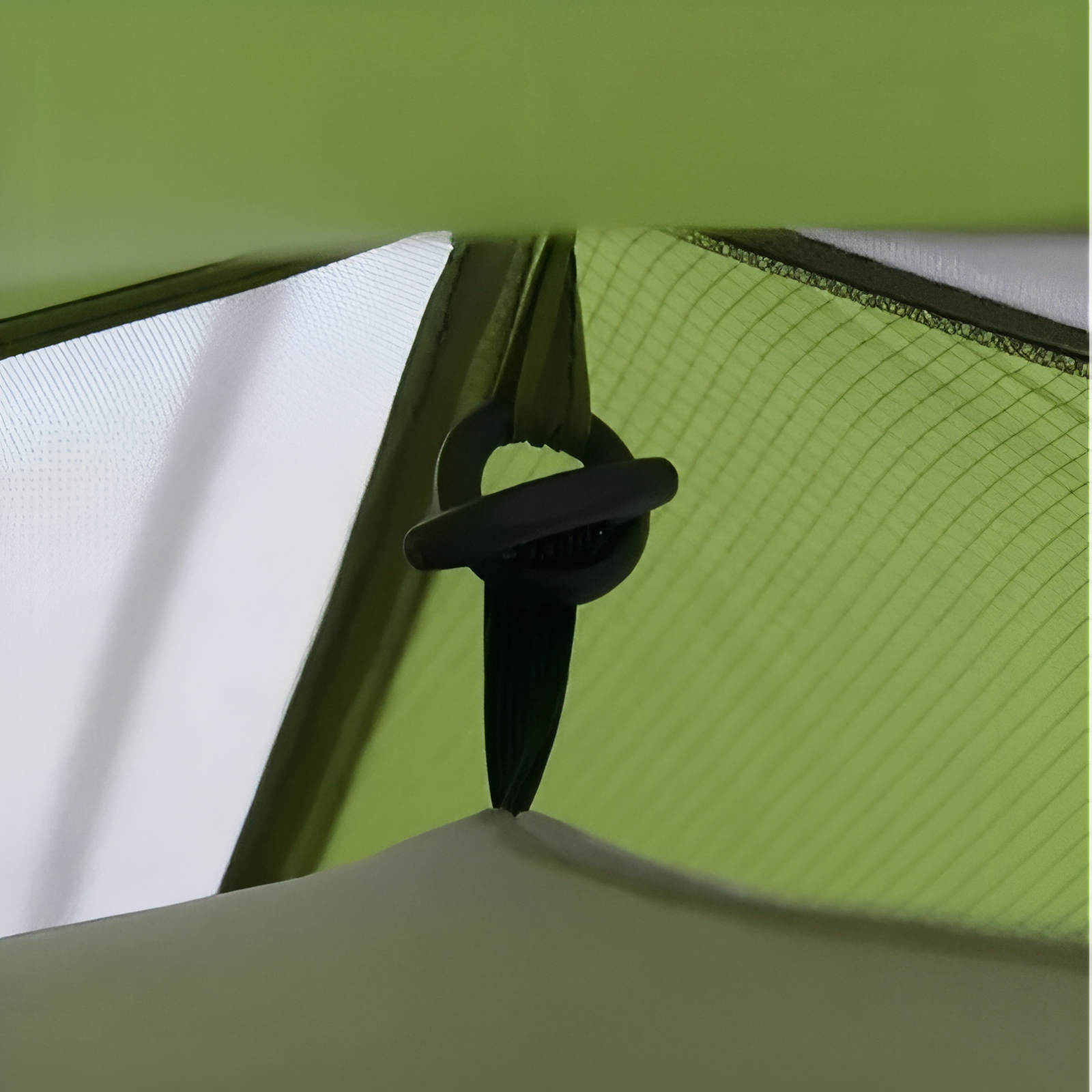 Tente Dôme 2 Places gros plan détail fixation - Jaune et Gris - Vert Olive et Jaune