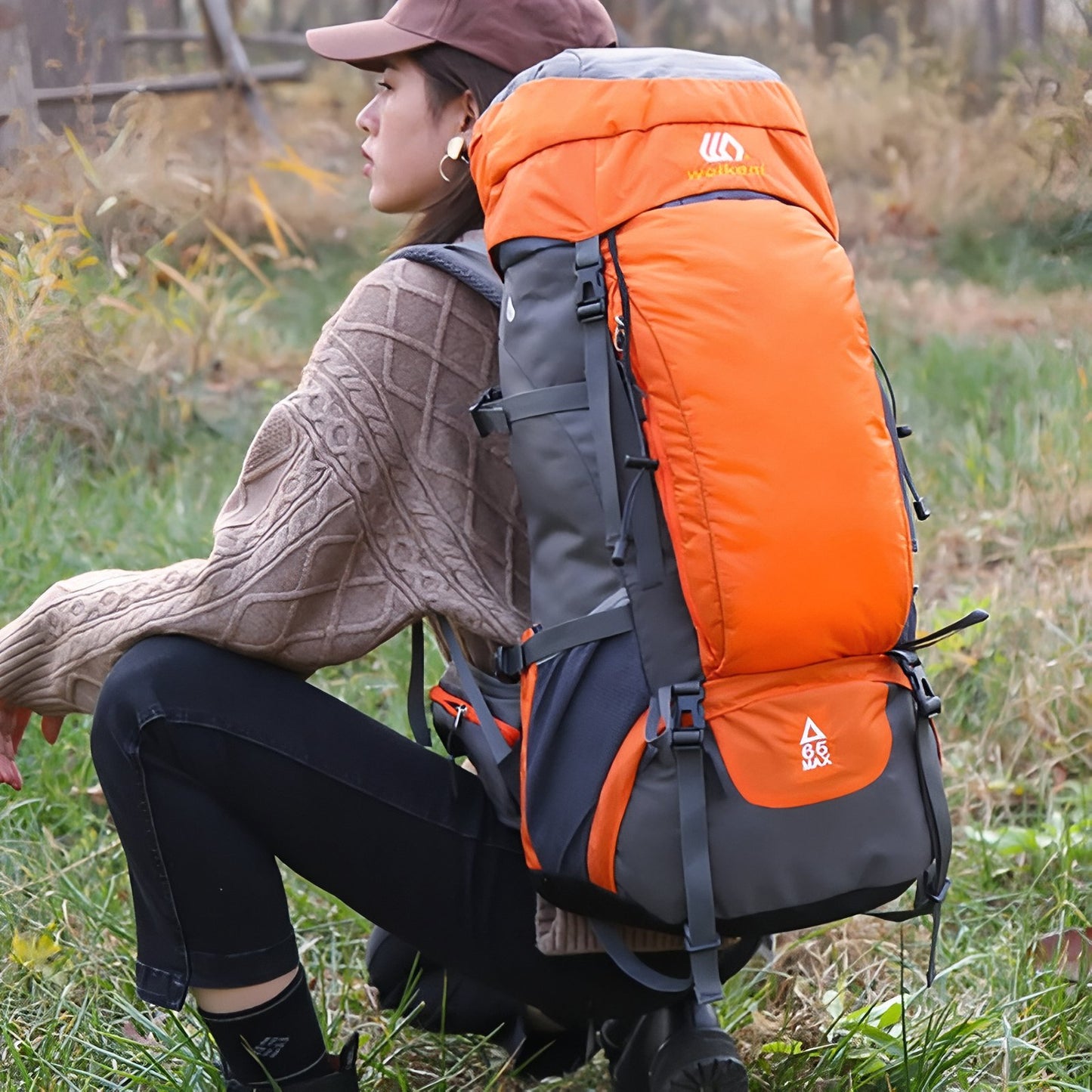 Sac à Dos Grande Randonnée 65L portée sur le dos - Turquoise - Bleu Marine - Orange - Noir