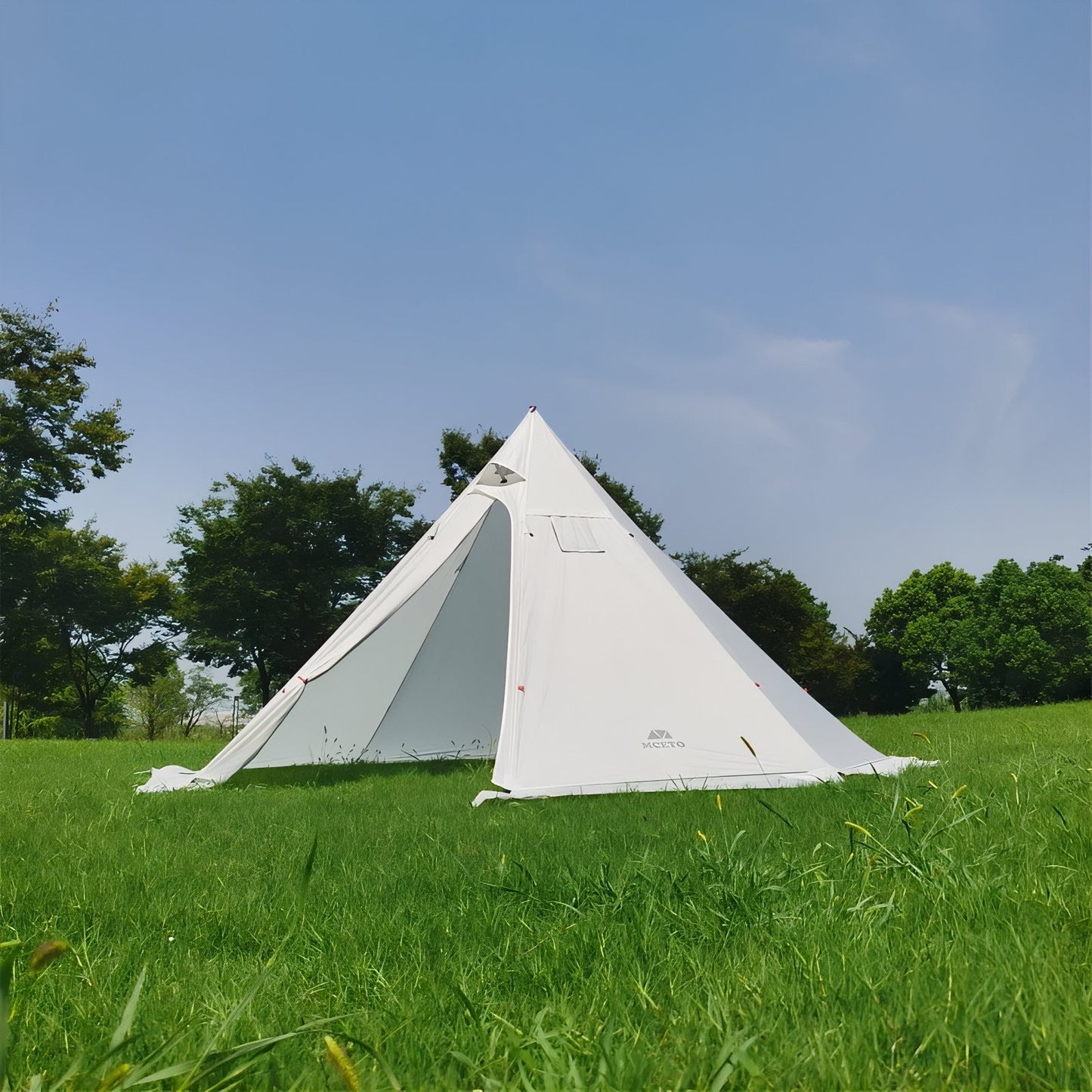 Tente Tipi Hiver 4-6 Personnes mise en situation extérieure - Beige Sable - Vert Olive - Blanc Pur