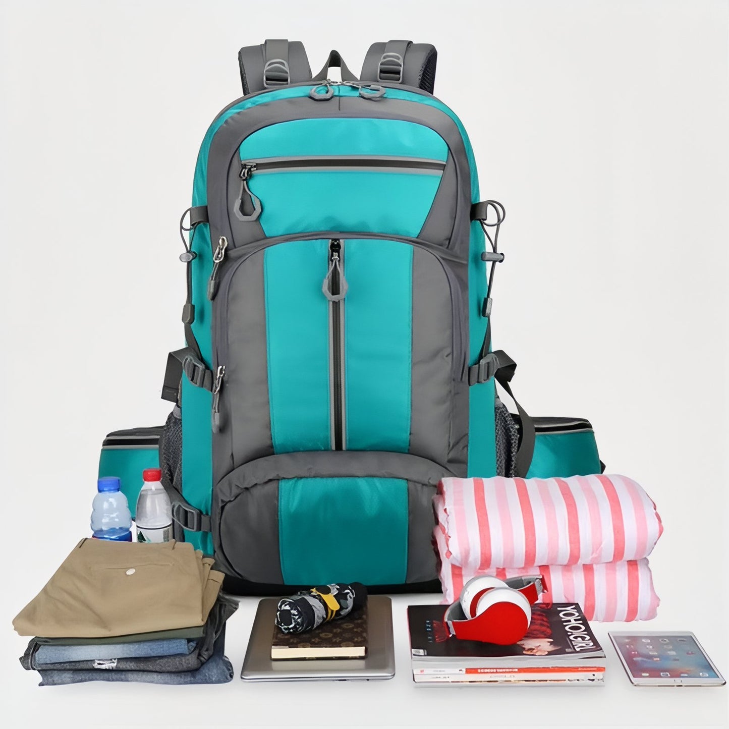 Sac à Dos Randonnée Multi-Poches 55L mise en situation avec articles - Turquoise et Gris - Gris Foncé et Noir - Gris Foncé et Bleu Marine - Noir Profond - Orange et Gris