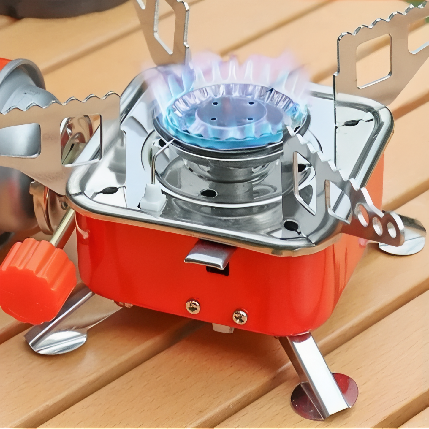 Mini Réchaud Gaz Randonnée gros plan flamme allumée - Rouge Cerise