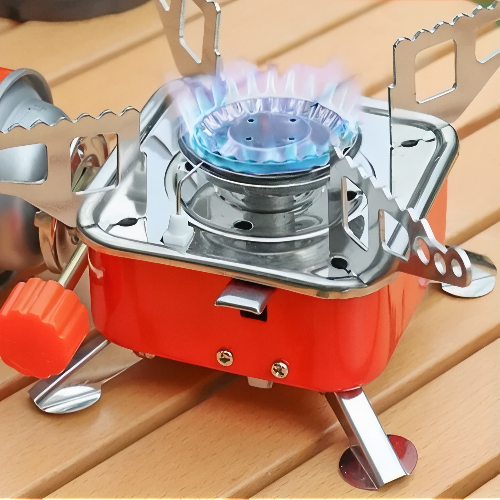 Mini Réchaud Gaz Randonnée gros plan flamme allumée - Rouge Cerise
