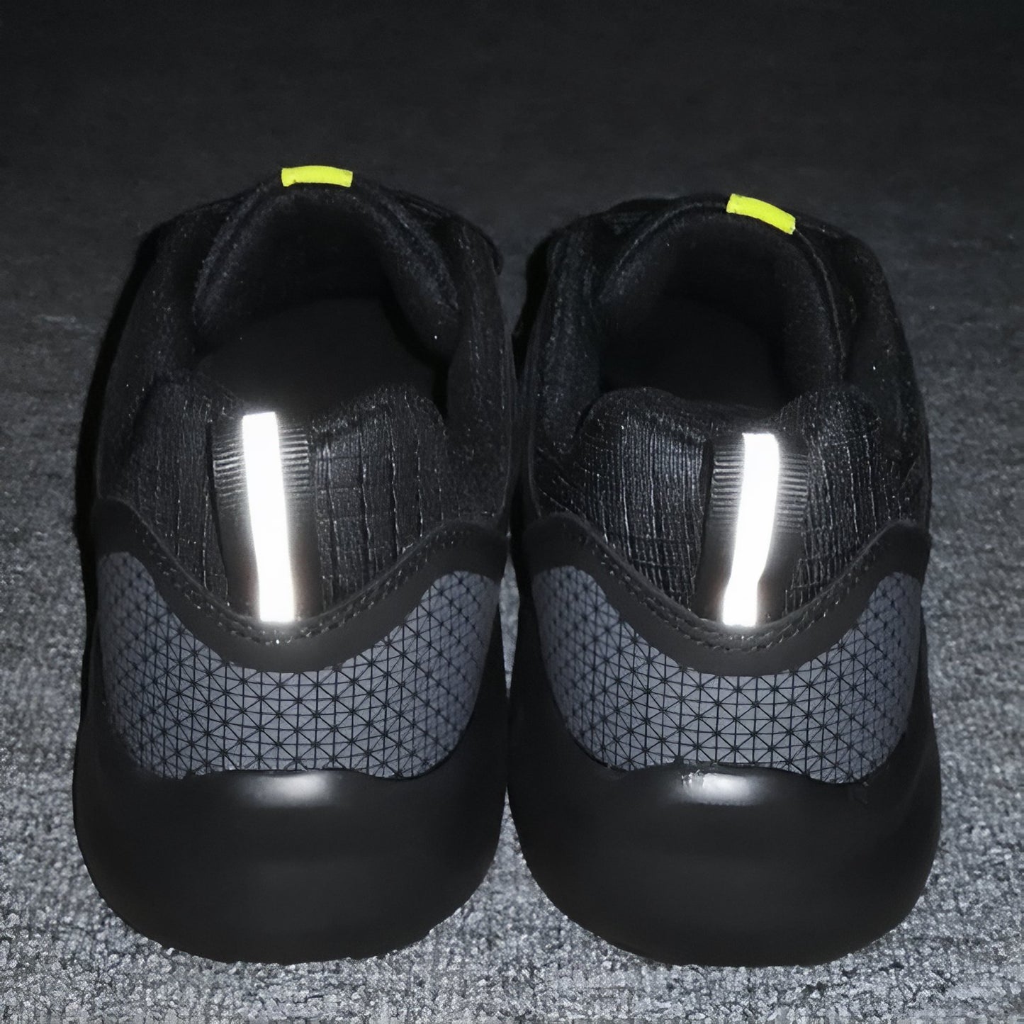 Baskets de Randonnée Imperméables gros plan arrière - Noir - Noir et Rouge - Noir et Bleu