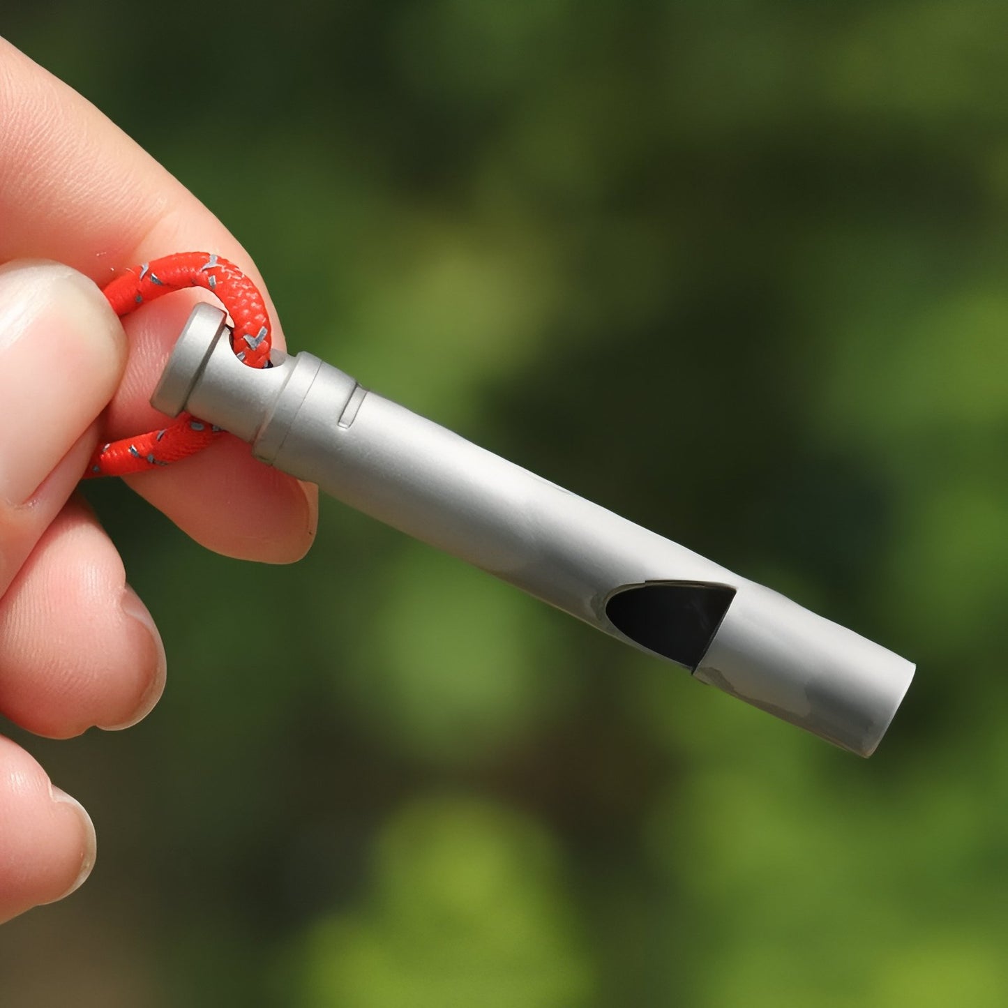 Sifflet de Randonnée Titanium portée à la main - Gris
