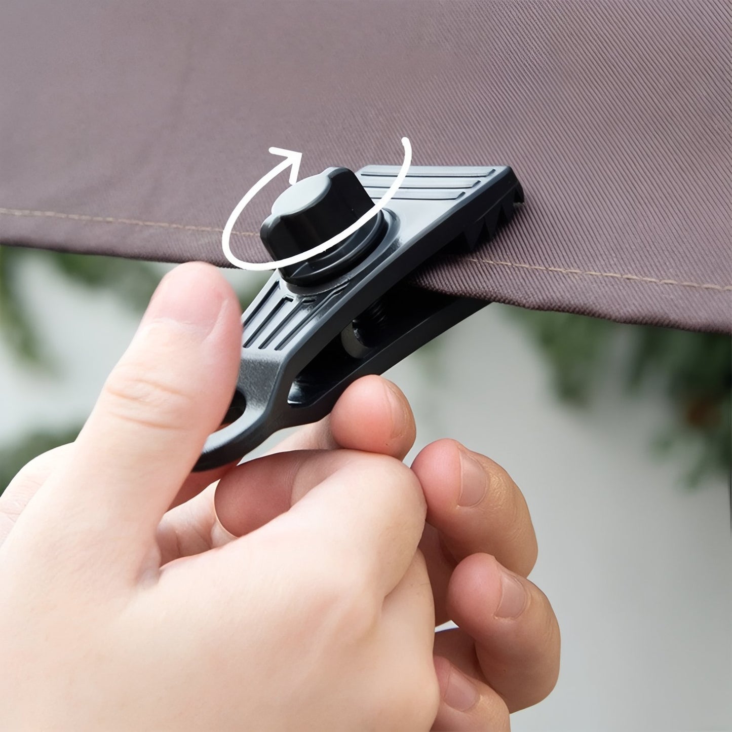 Pince Bâche De Tente gros plan utilisation - 5pcs sans Tendeur - 10pcs sans Tendeur - 5pcs avec Tendeur - 10pcs avec Tendeur