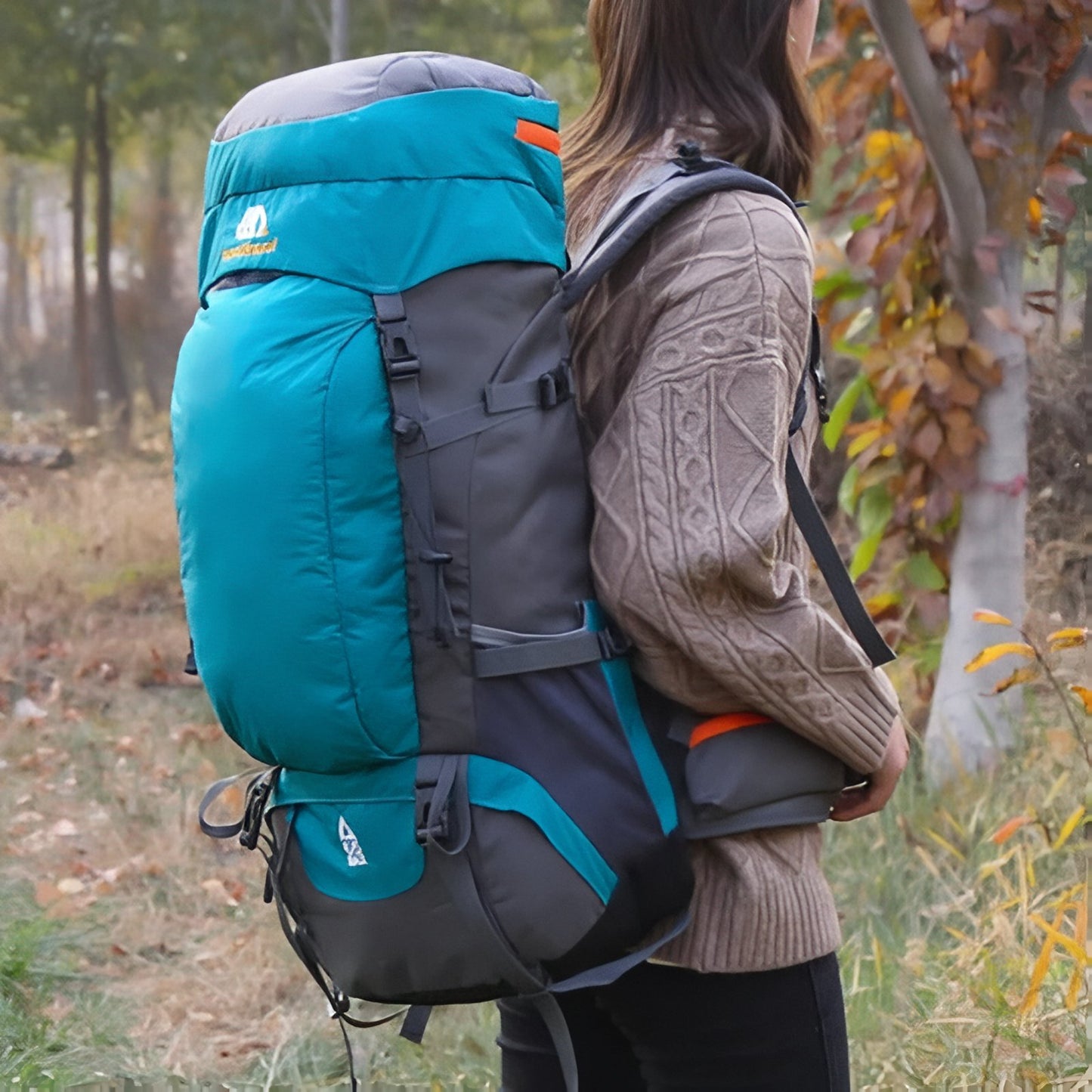 Sac à Dos Grande Randonnée 65L portée sur le dos - Turquoise - Bleu Marine - Orange - Noir