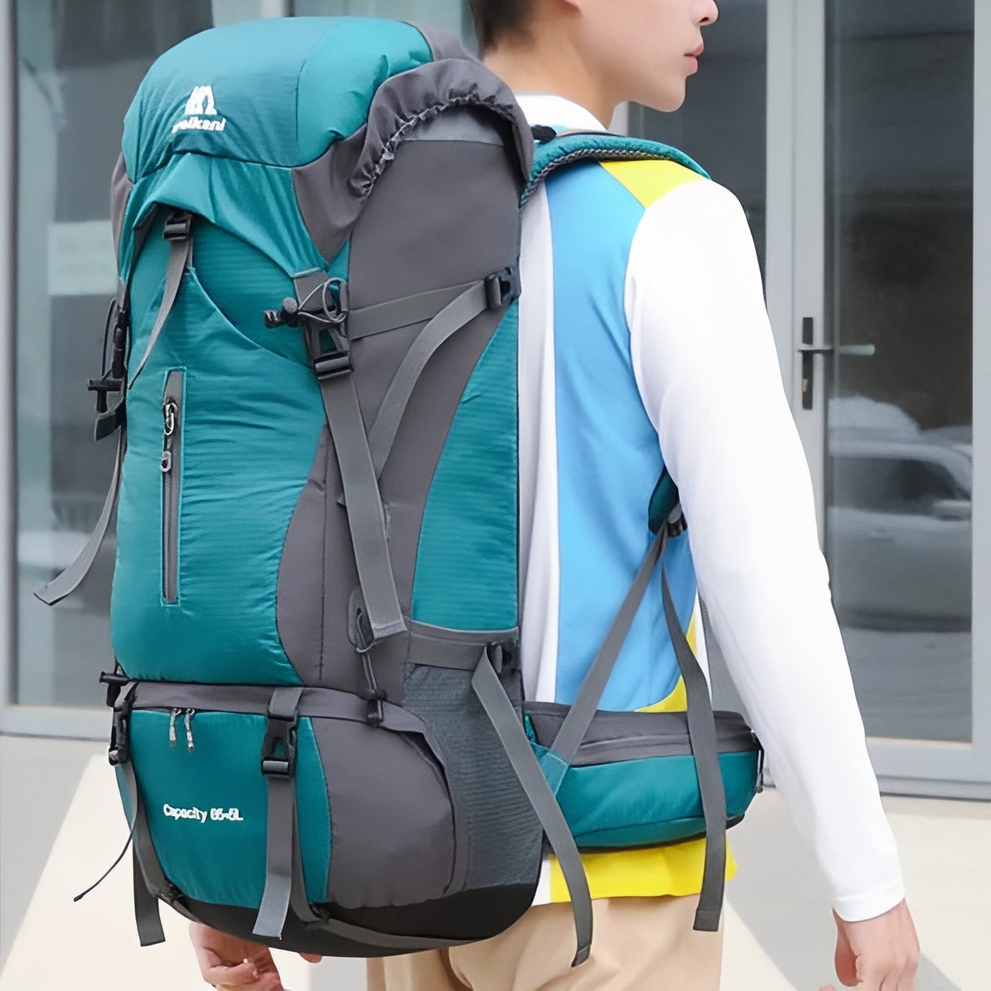 Sac à Dos Rando Avec Protection Pluie 70L portée sur le dos - Turquoise et Noir - Bleu Marine et Gris - Orange et Gris - Noir et Orange