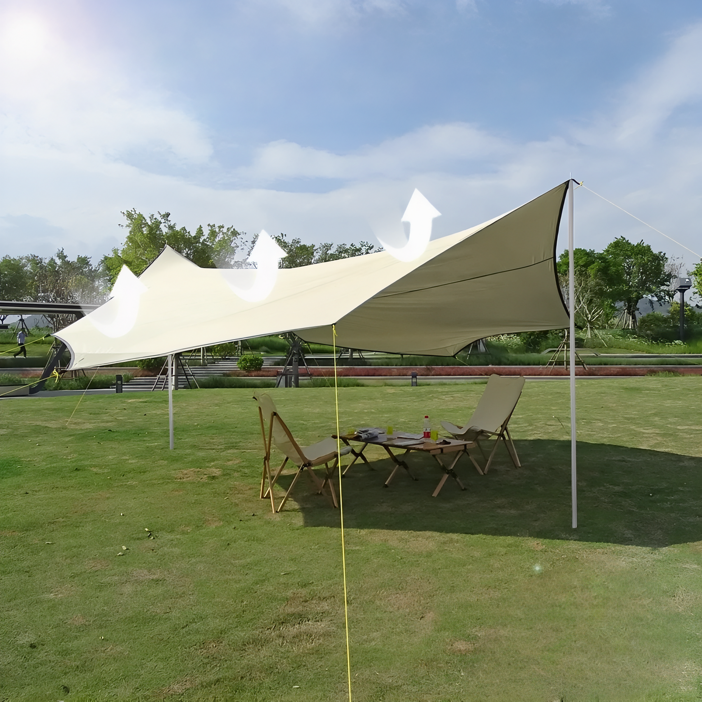 Tarp Randonnée 5.1x5.1M mise en situation extérieure - Gris et Vert - Gris Foncé et Argenté - Beige et Argent