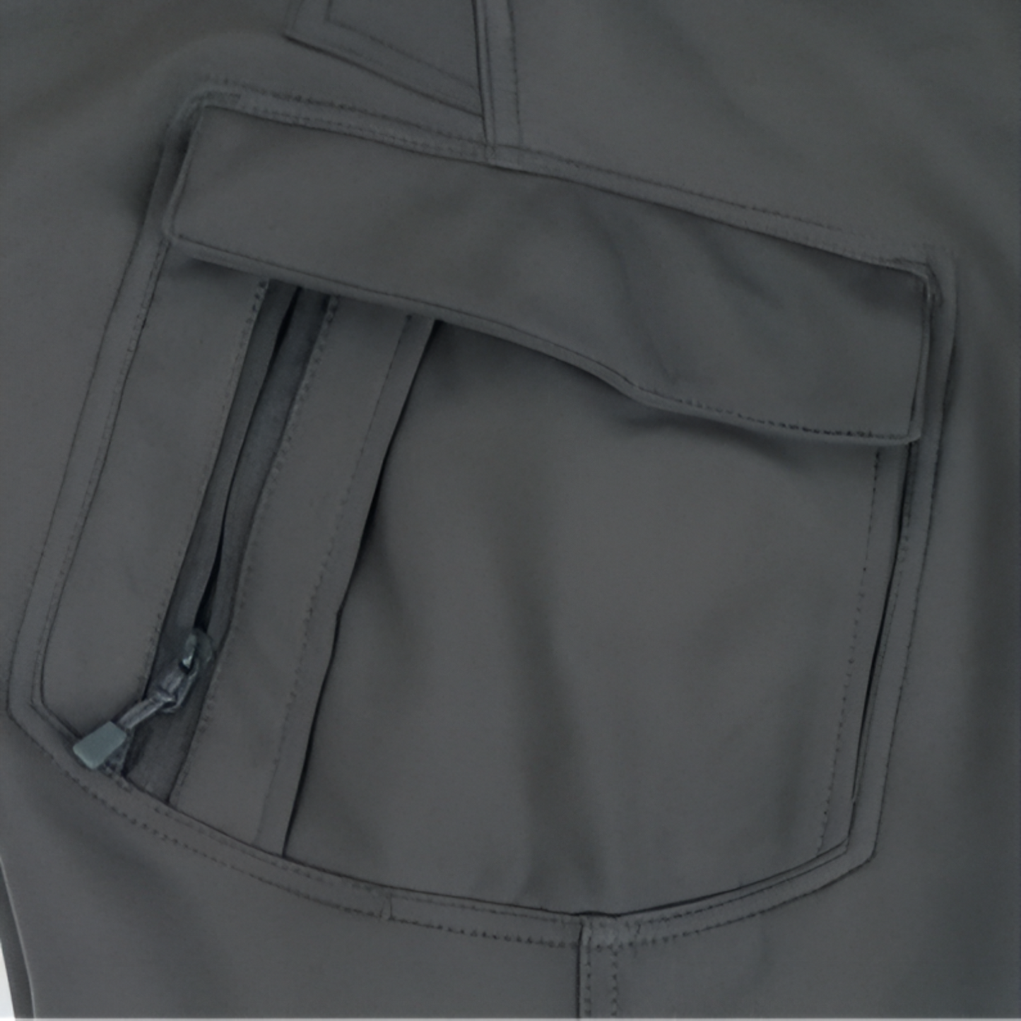 Pantalon Multi Poches Randonnée Homme gros plan poche zippée - Vert Olive - Gris Foncé - Noir Profond - Beige Sable
