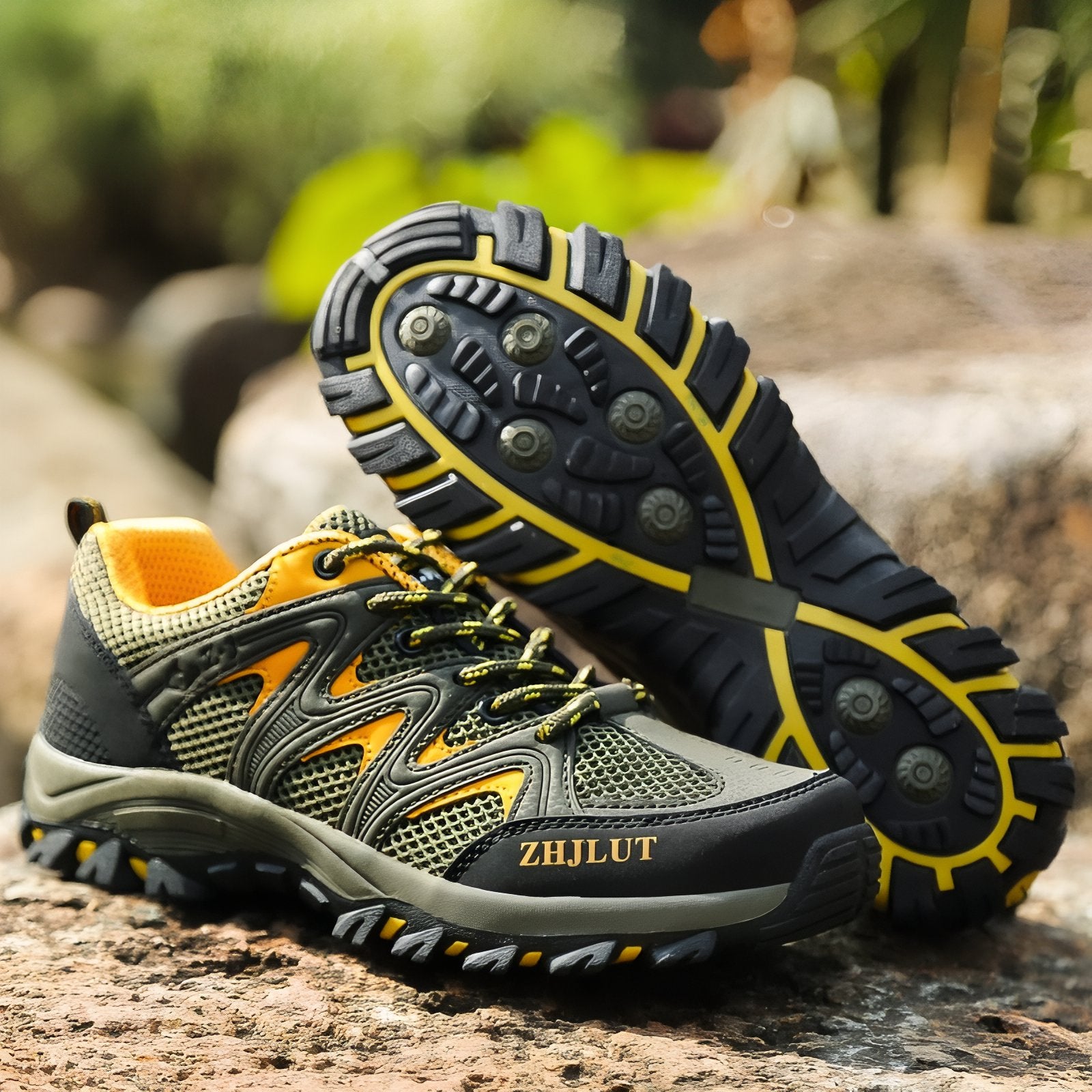 Chaussure Basse Randonnée Homme gros plan semelle - Marron et Orange - Gris et Bleu - Vert Olive et Jaune