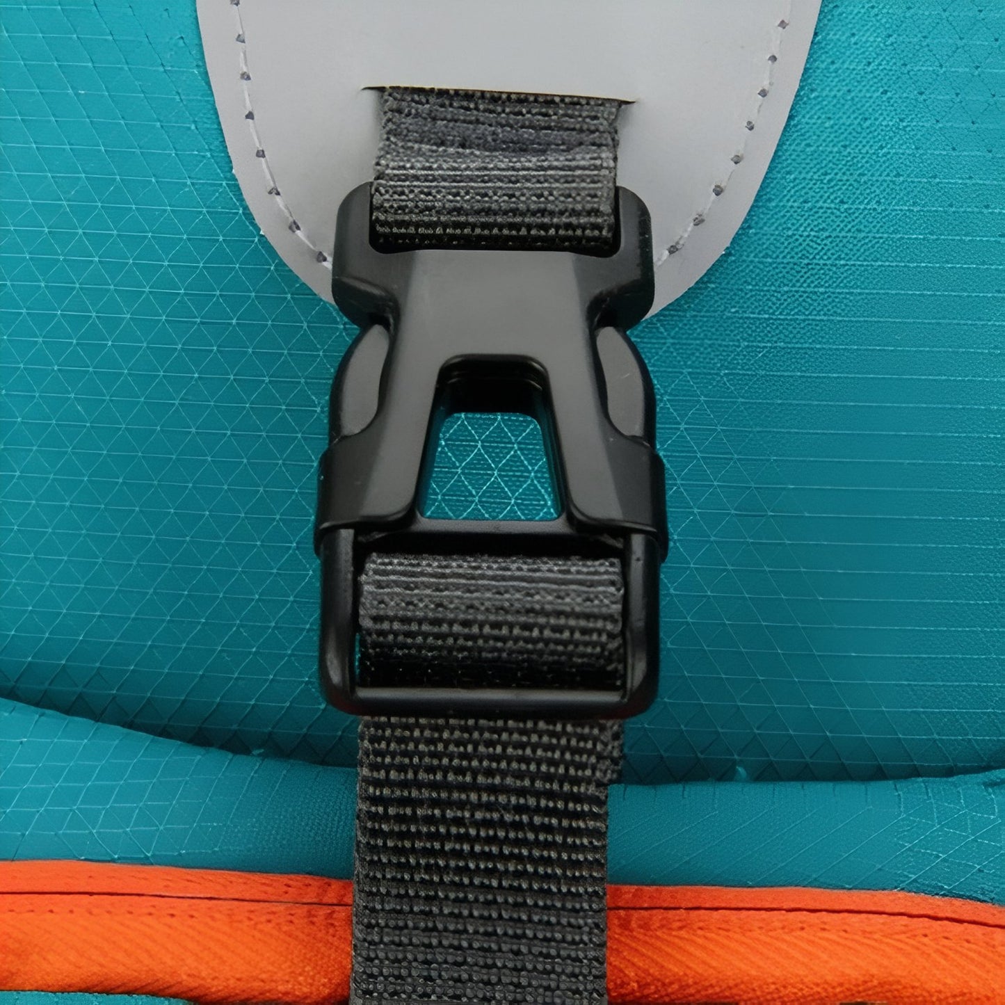 Sac à Dos Randonnée Avec Trou Pour Poche À Eau gros plan fermeture clip - Turquoise et Orange - Bleu Marine et Rouge - Noir et Bleu