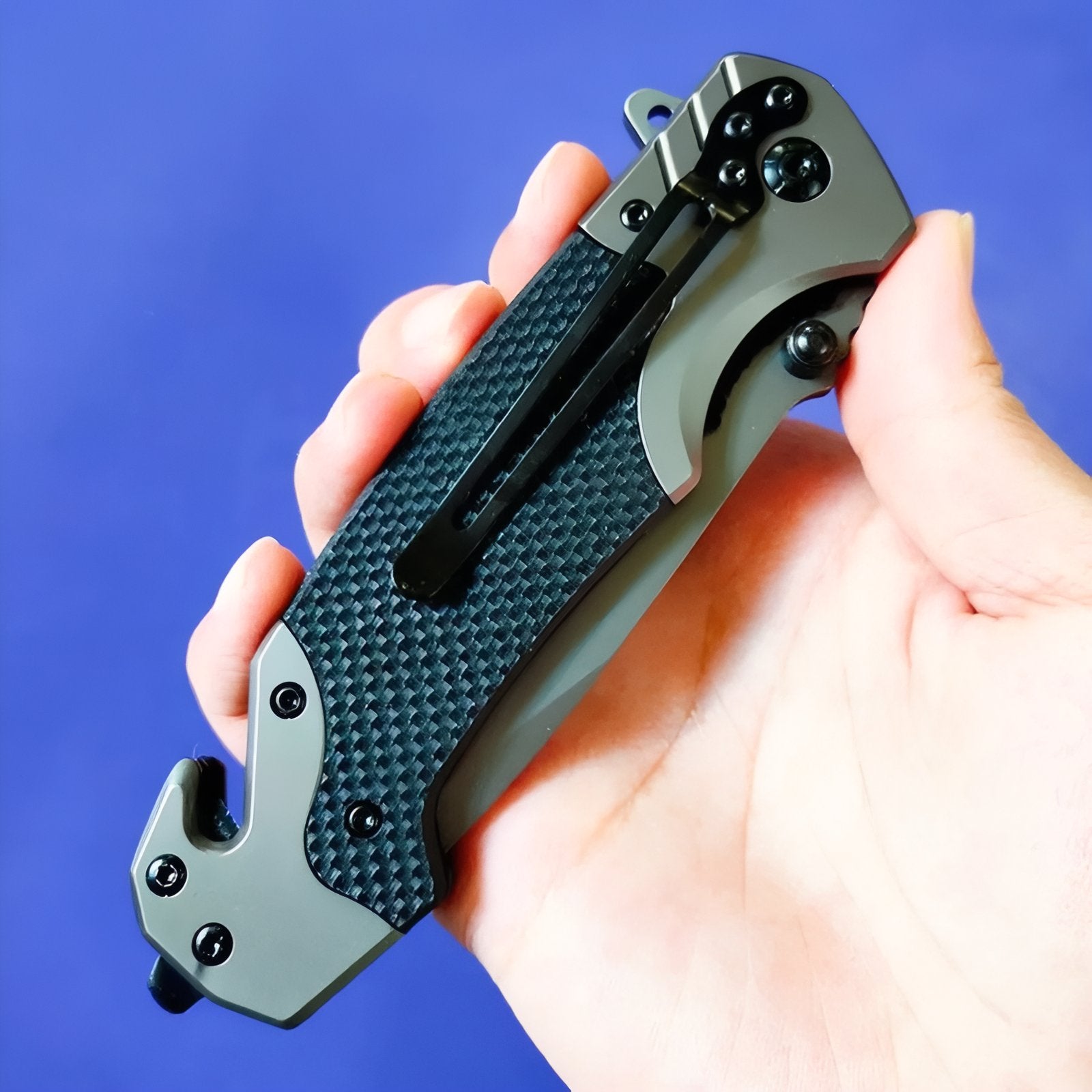 Couteau de Randonnée Pliant portée à la main - Noir et Gris