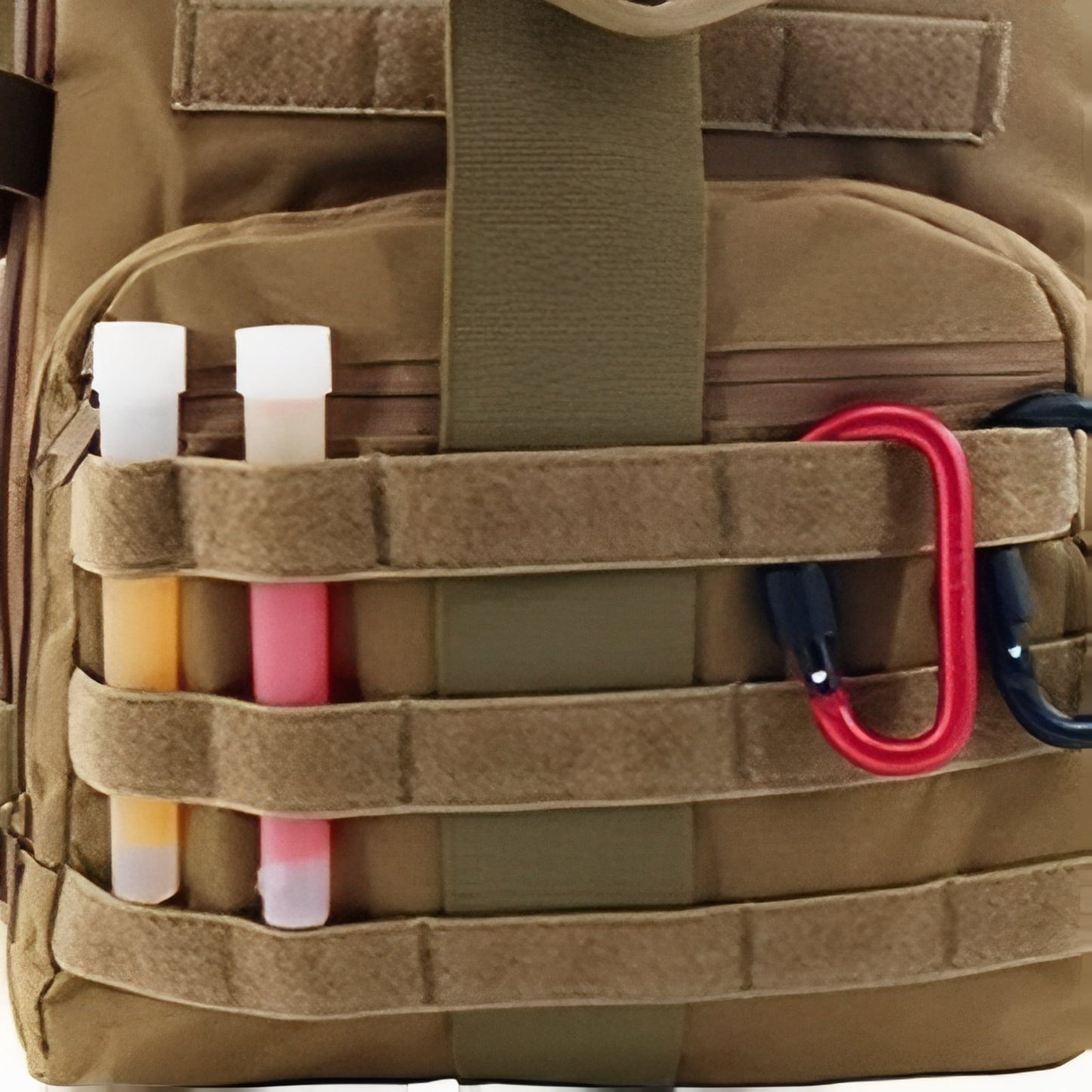 Sac à Dos Militaire 40 Litres gros plan compartiment extérieur - Vert Olive - Beige Sable - Noir - Gris