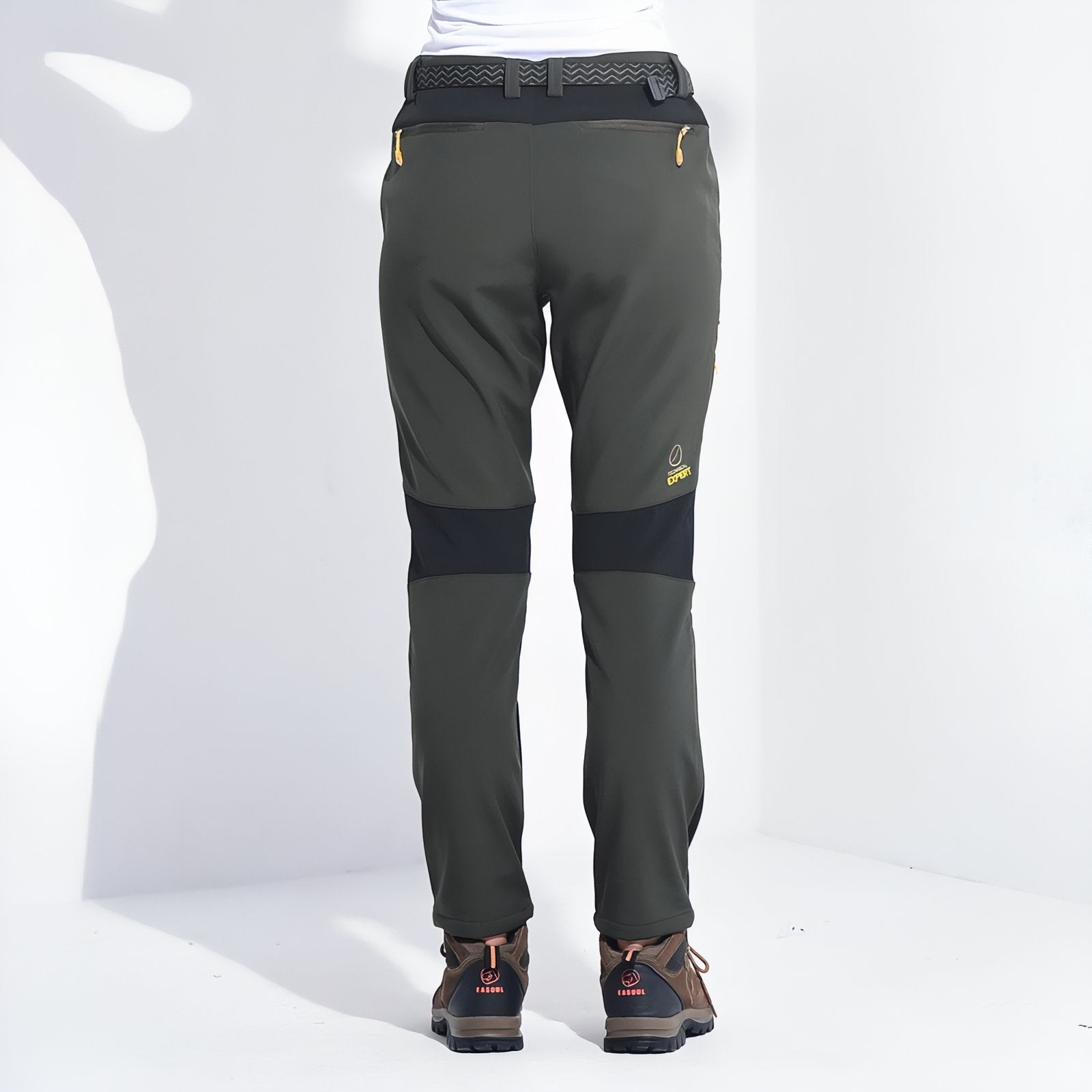 Pantalon Randonnée Chaud Polaire Femme portée de dos - Violet - Gris - Vert