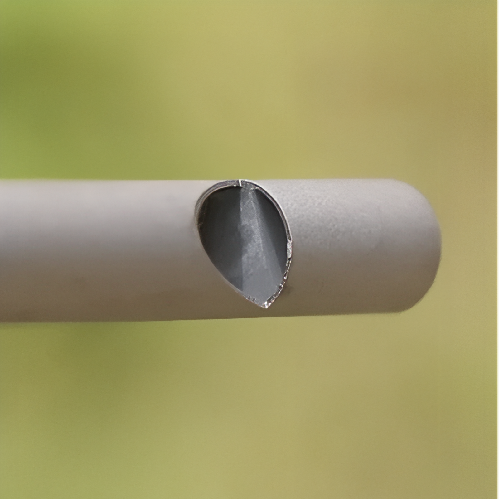 Sifflet de Randonnée Titanium gros plan détail embout - Gris