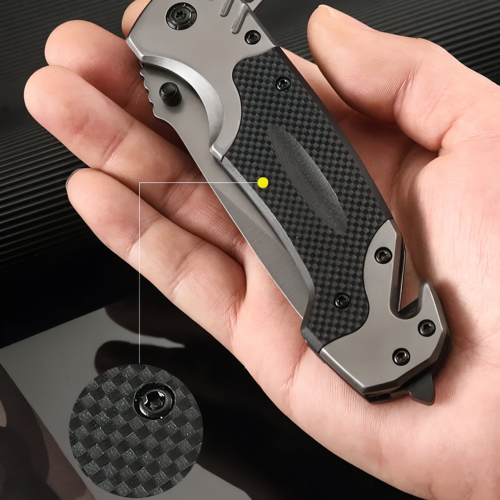 Couteau de Randonnée Pliant portée à la main - Noir et Gris