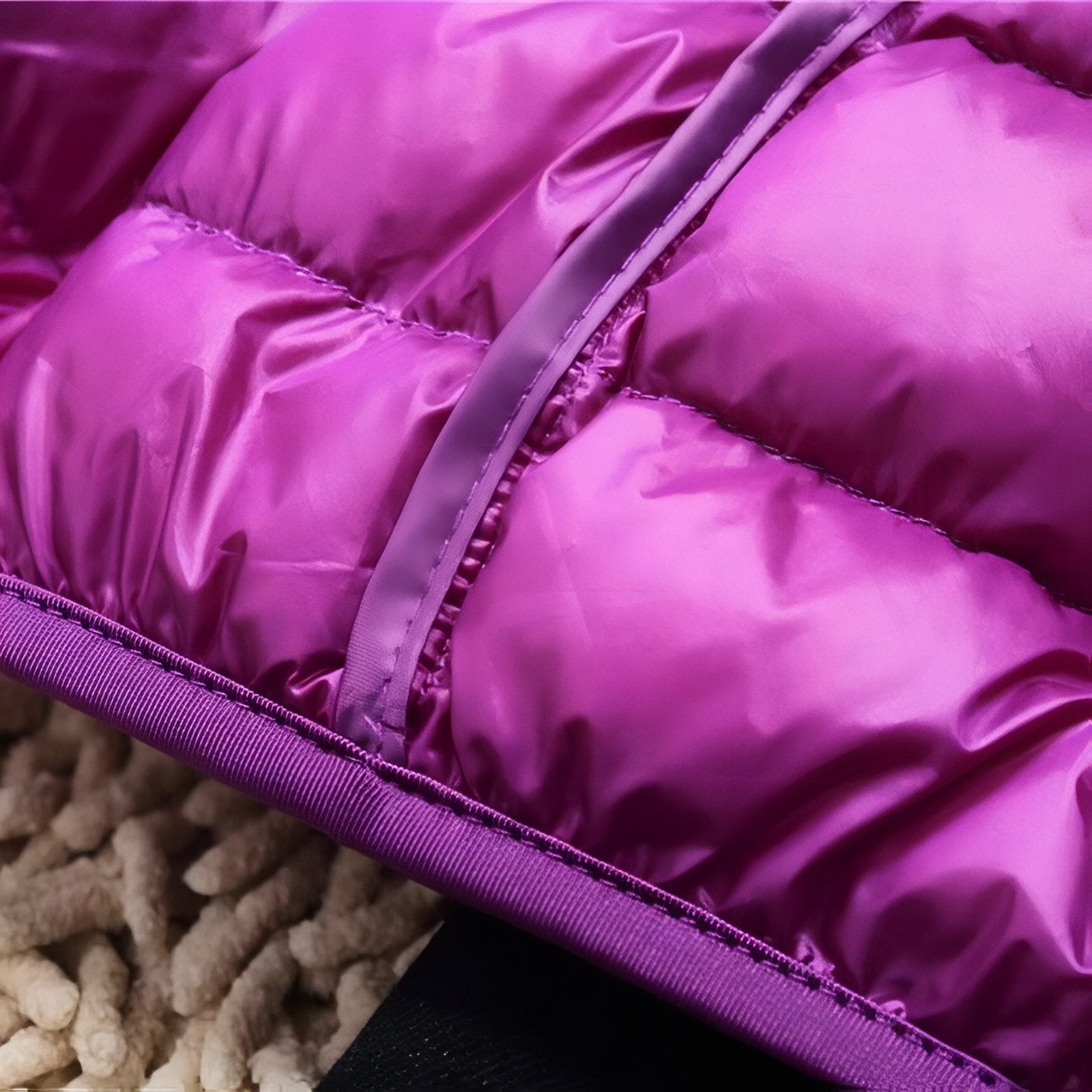Doudoune Randonnée Compressible Femme gros plan matière - Rose Poudré - Bleu Marine - Bleu Marine (sans capuche) - Orange - Beige - Beige (sans capuche) - Vert Menthe - Vert Menthe (sans capuche) - Rose - Bleu - Violet - Violet (sans capuche) - Rouge - Rouge (sans capuche) - Noir - Noir (sans capuche) - Bordeaux - Bordeaux (sans capuche)