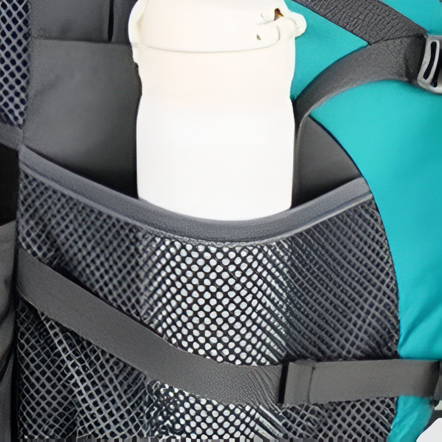 Sac à Dos Randonnée Multi-Poches 55L gros plan poche latérale - Turquoise et Gris - Gris Foncé et Noir - Gris Foncé et Bleu Marine - Noir Profond - Orange et Gris
