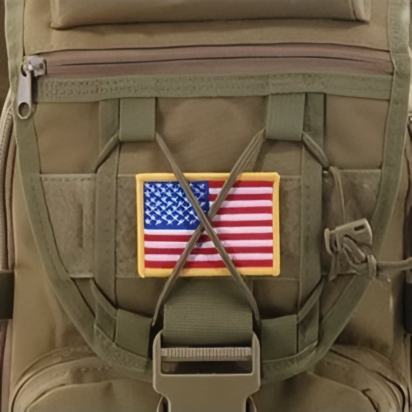 Sac à Dos Militaire 40 Litres gros plan patch drapeau - Vert Olive - Beige Sable - Noir - Gris