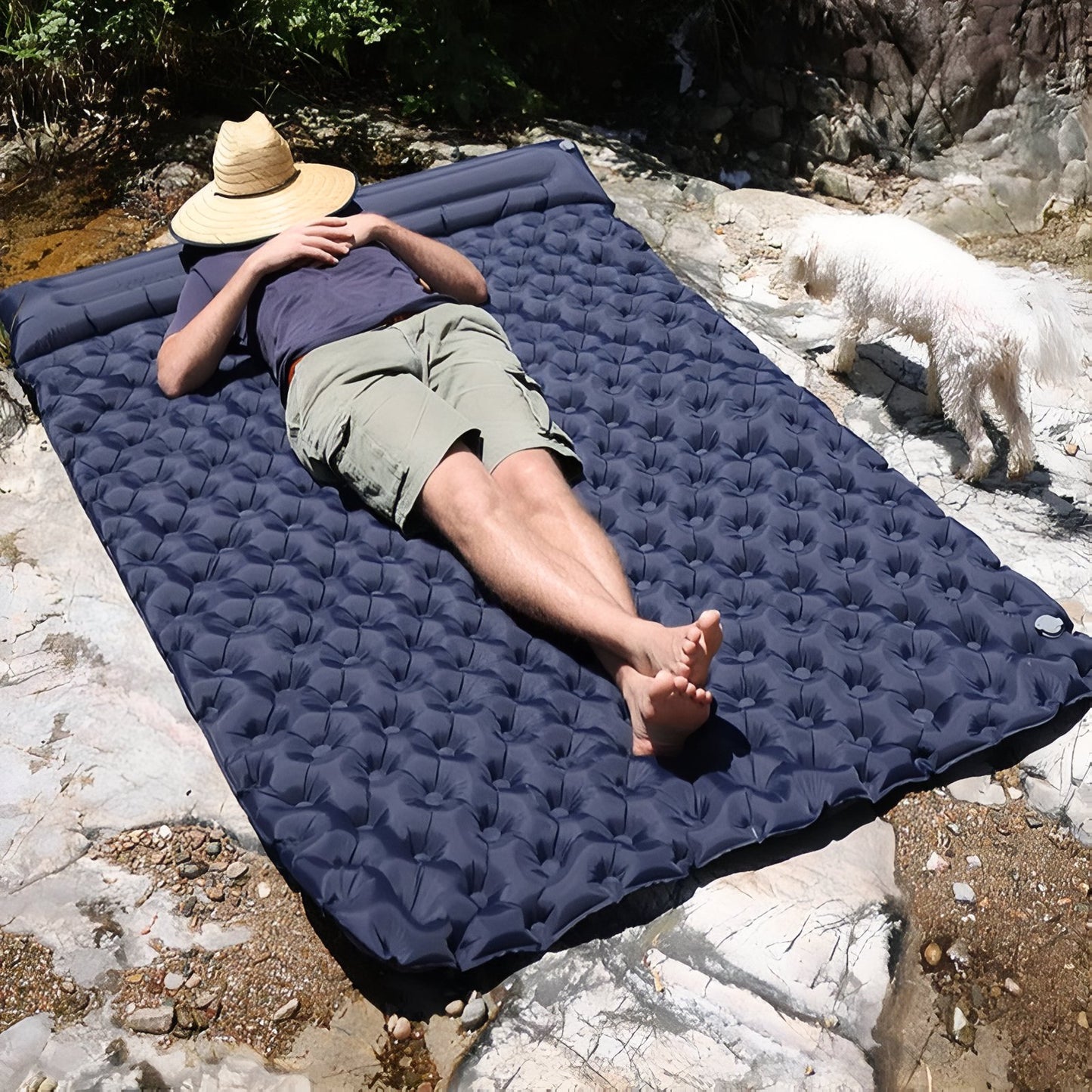 Matelas Gonflable Randonnée 2 Personnes Avec Coussin mise en situation extérieure - Bleu Marine - Bleu Ciel - Marron Clair - Vert Olive