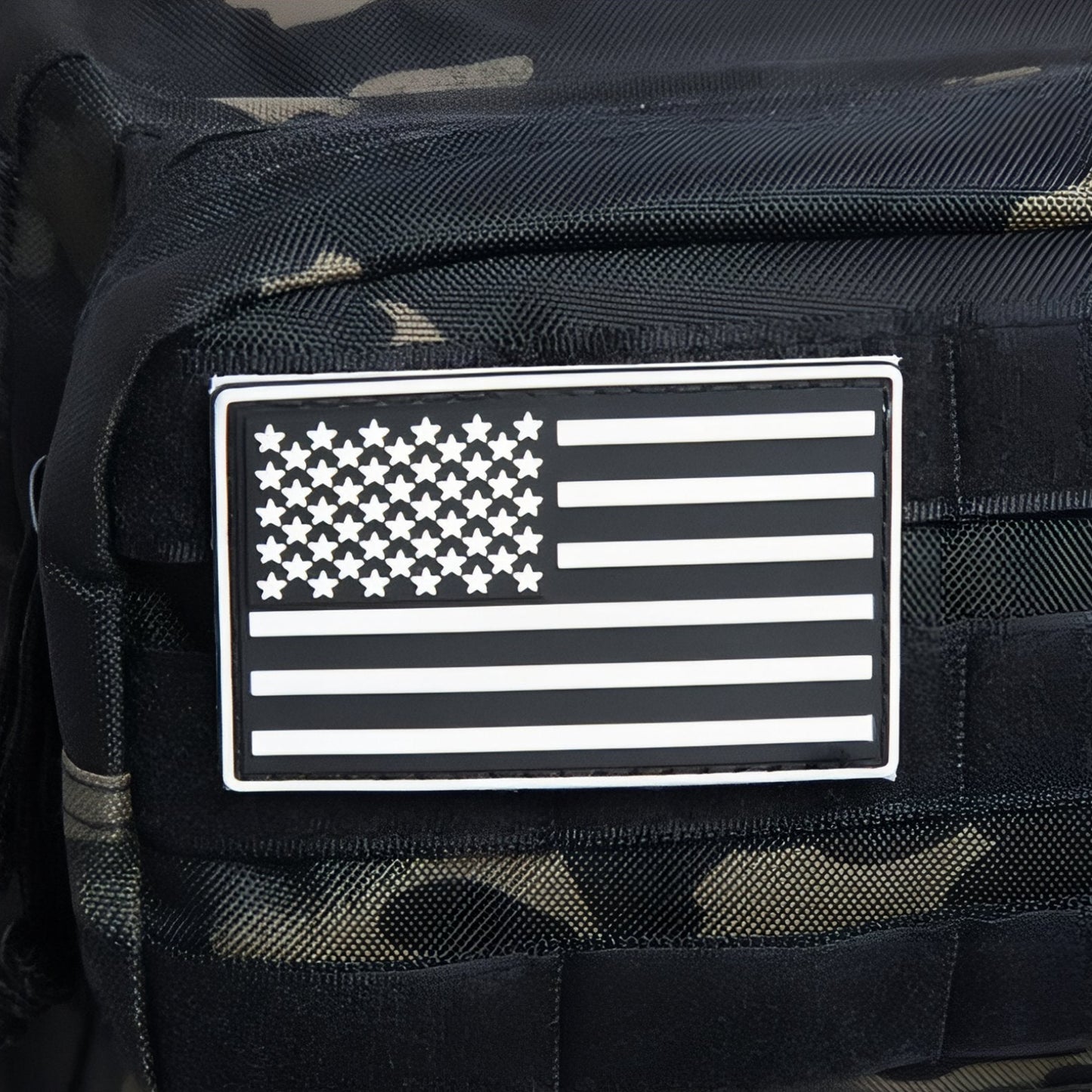 Sac à Dos Camouflage 45L gros plan patch drapeau - Noir et Gris - Gris et Beige - Vert Olive et Beige - Noir - Marron et Vert Forêt - Marron Beige