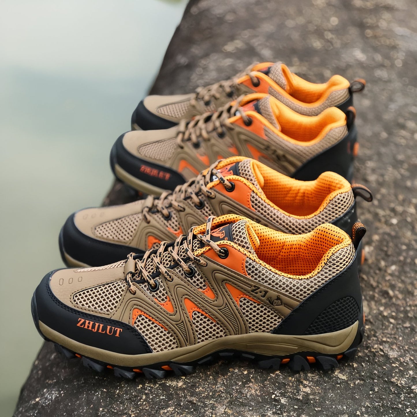 Chaussure Basse Randonnée Homme trois paires alignées - Marron et Orange - Gris et Bleu - Vert Olive et Jaune
