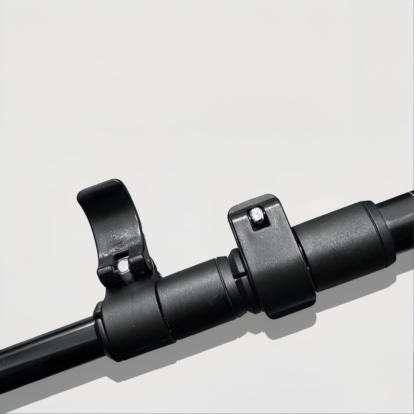 Bâton de Randonnée Ultra Léger 135CM gros plan mécanisme de verrouillage - Noir - Gris - Violet - Rouge - Bleu