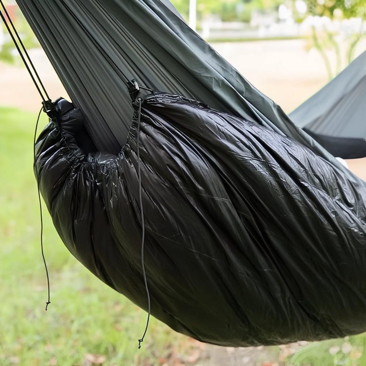 Sac De Couchage Hamac gros plan sur le sac - Vert Émeraude - Noir et Gris
