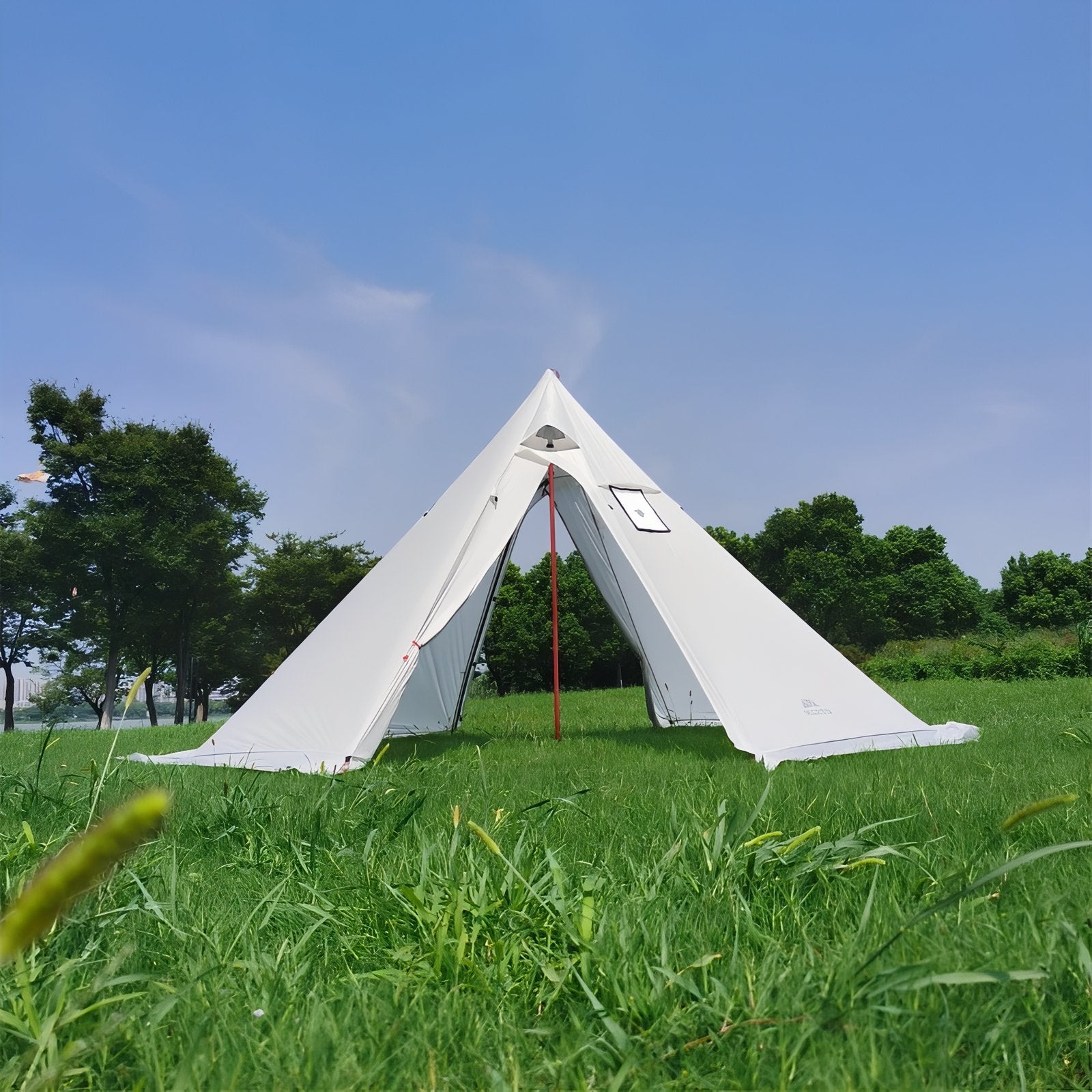 Tente Tipi Hiver 4-6 Personnes mise en situation extérieure - Beige Sable - Vert Olive - Blanc Pur