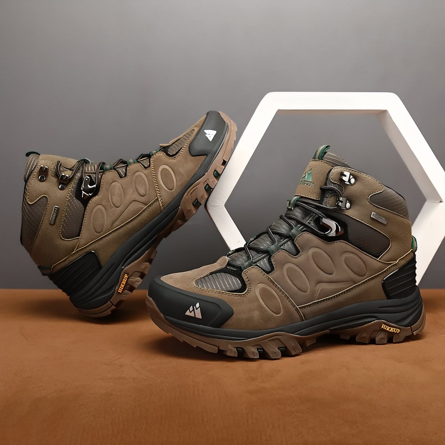 Chaussure Randonnée Montagne Homme deux chaussures en angle - Marron Foncé - Noir Ébène - Vert Foncé - Gris