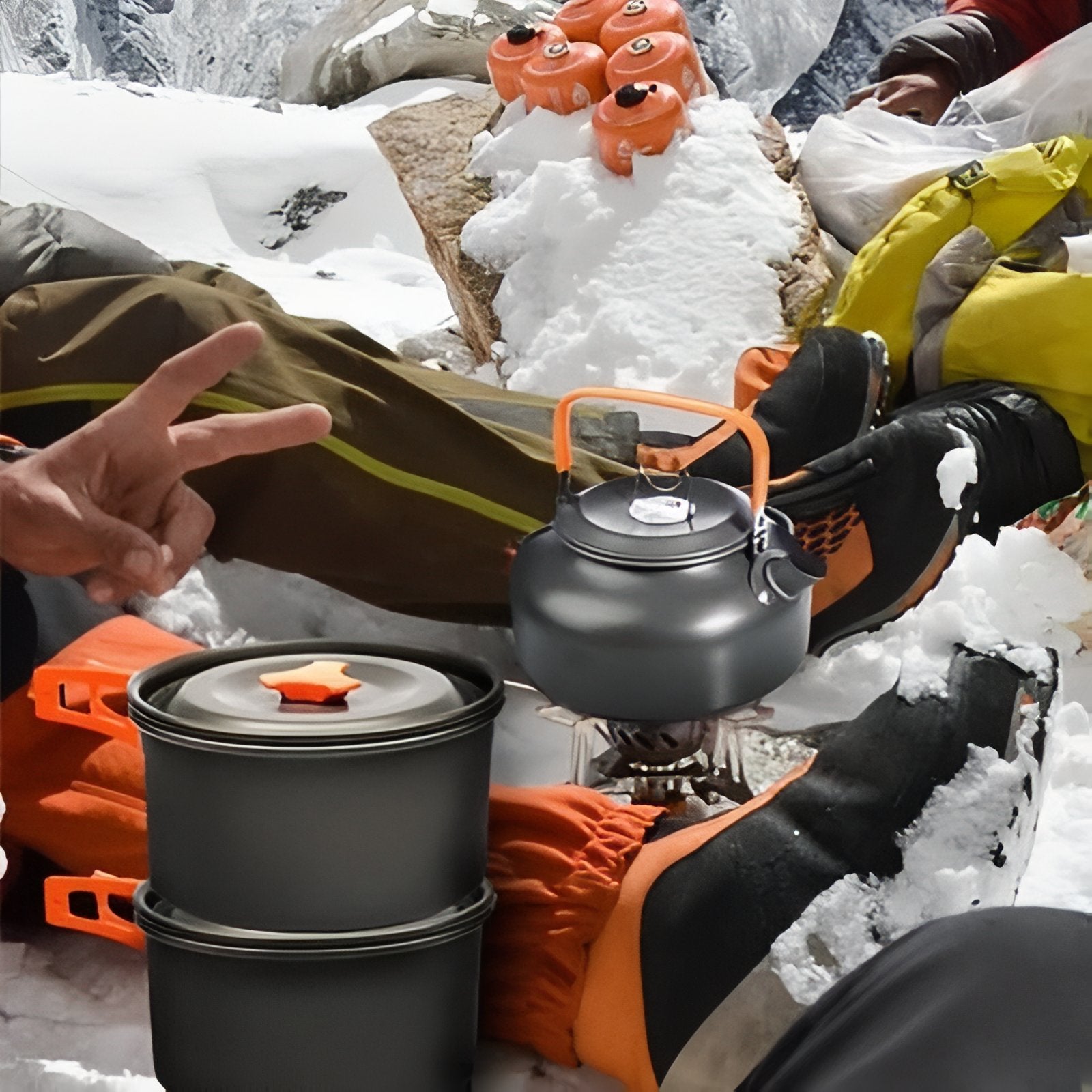 Popote Trek 2 Personnes mise en situation neige - Noir et Orange - Gris et Vert Fluo