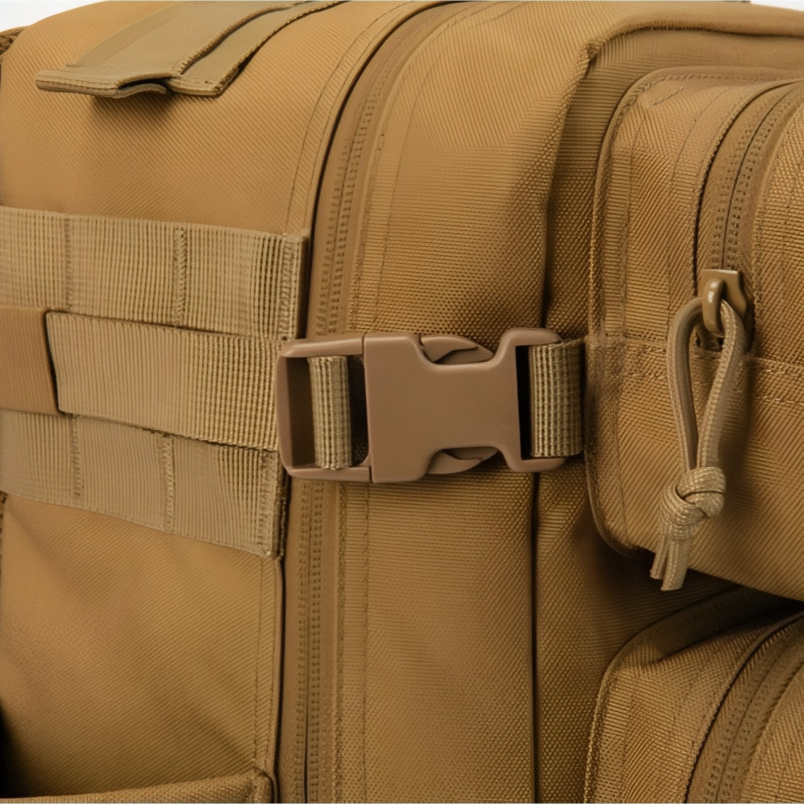Sac à Dos Militaire Sable 25L gros plan fermeture zippée - Marron Foncé