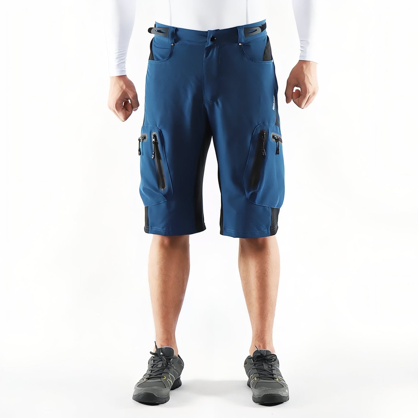 Short de Randonnée Homme Avec Poches portée par un homme - Bleu Océan - Vert Olive - Bordeaux - Gris Anthracite - Orange Fluo - Noir - Bleu Ciel