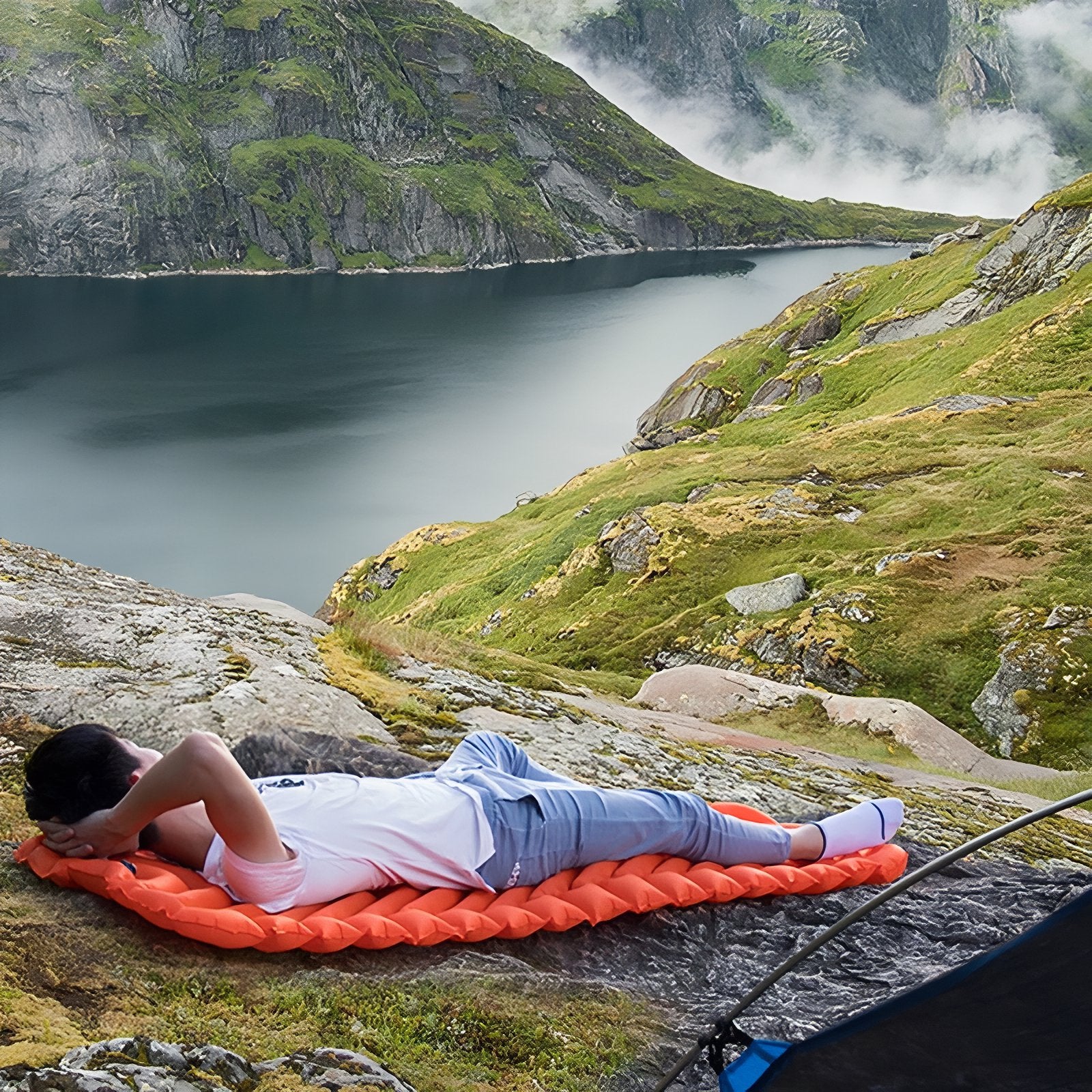 Matelas Gonflable Camping Résistant mise en situation extérieure - Bleu - Vert Olive - Orange - Bleu Marine