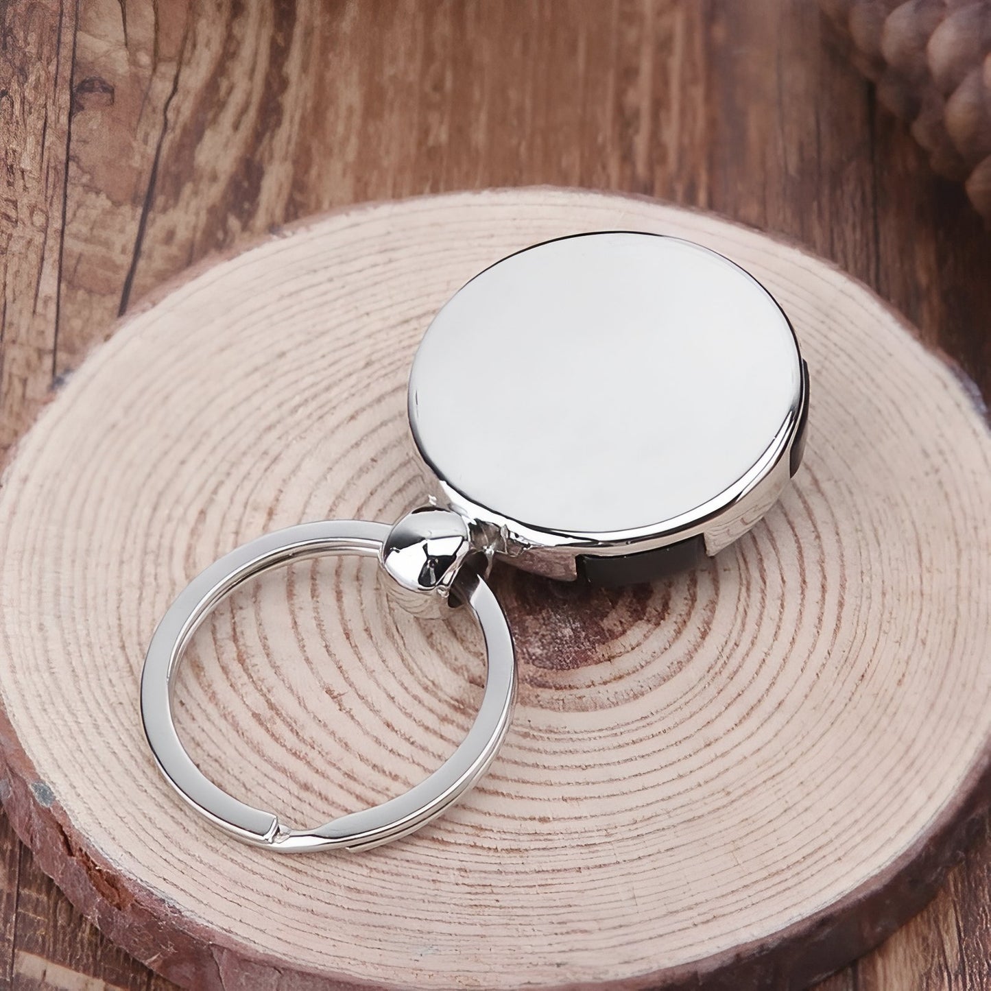 Boussole Porte Clé gros plan sur le porte clé - Noir