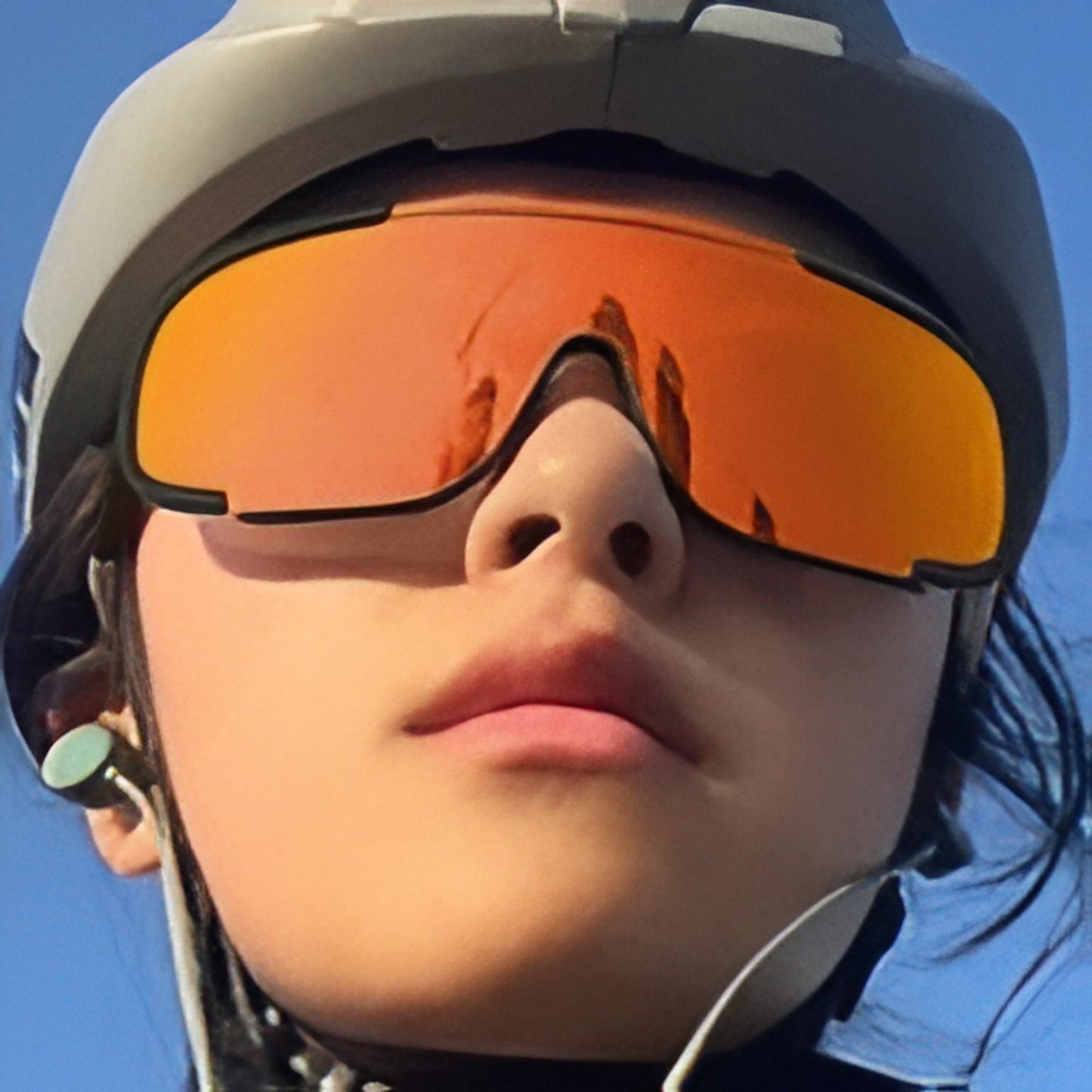 Lunette De Soleil de Randonnée portée sur le visage - Bleu Foncé - Vert Émeraude - Bleu Clair - Orange - Noir et Gris - Marron et Noir - Rose Pâle - Noir Mat