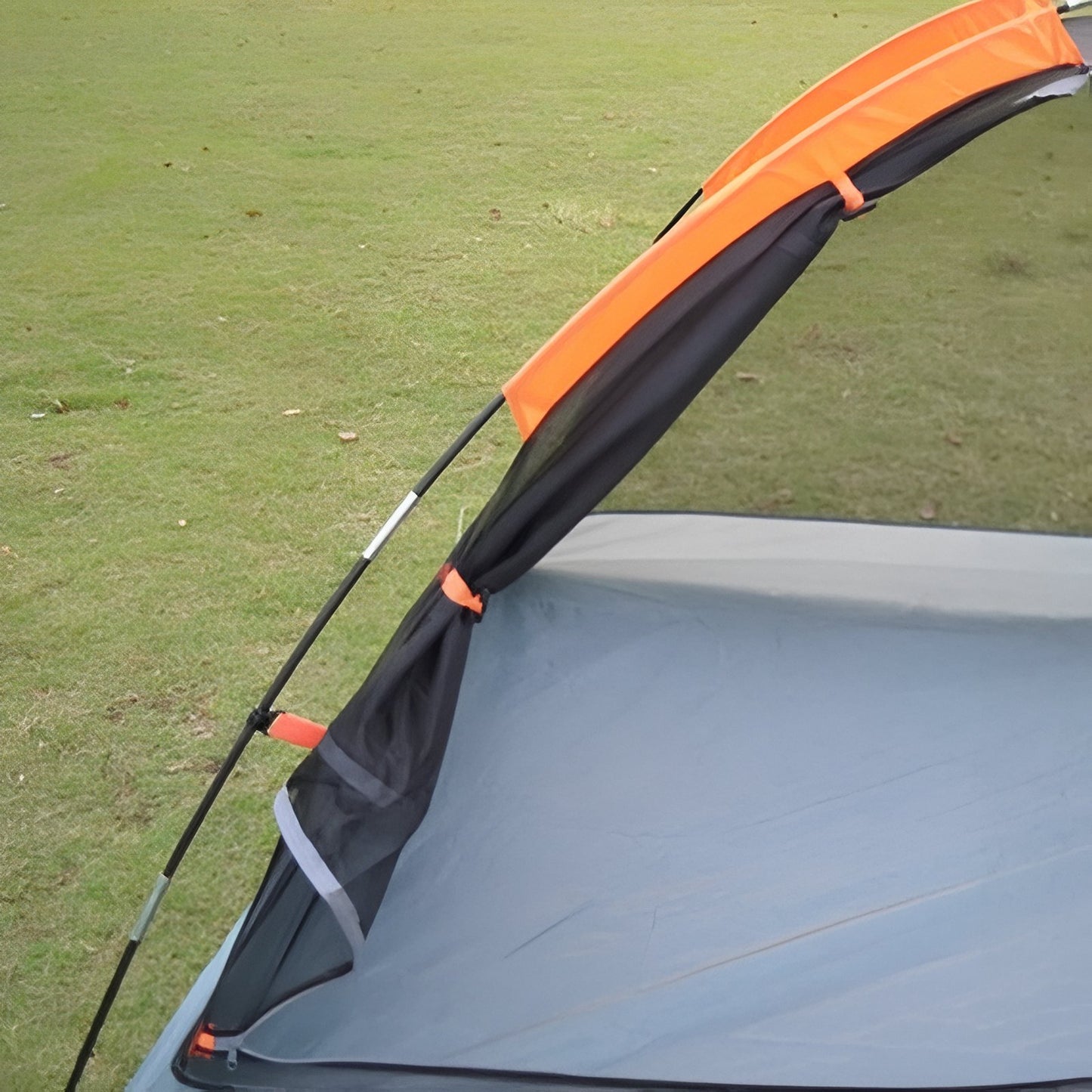 Tente Bivouac 2 Places Légère gros plan sur le toit - Vert Lime et Gris Foncé - Orange Brillant - Bleu Ciel
