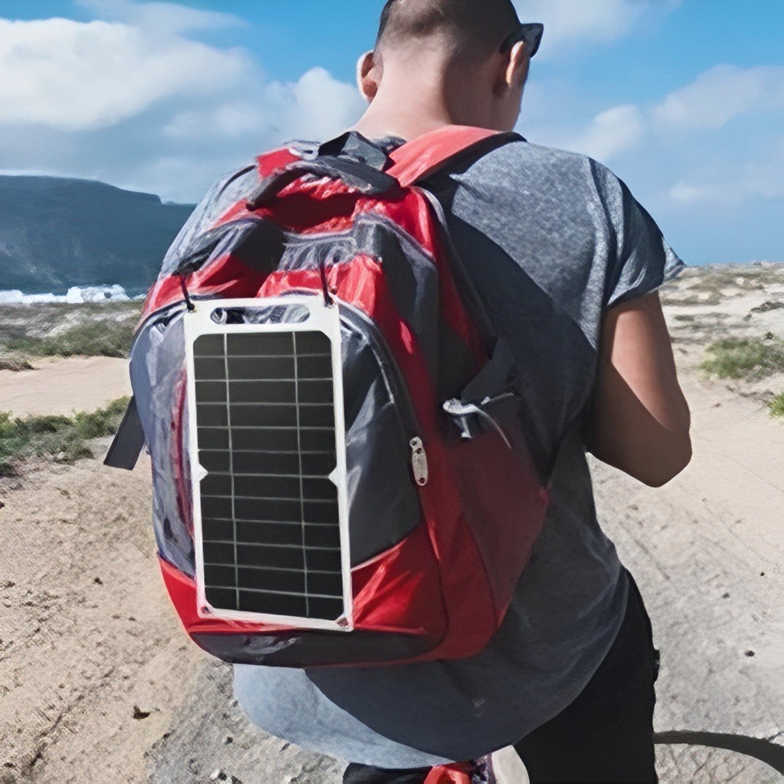 Chargeur Solaire Portable Randonnée 35W mise en situation randonnée - Noir Mat