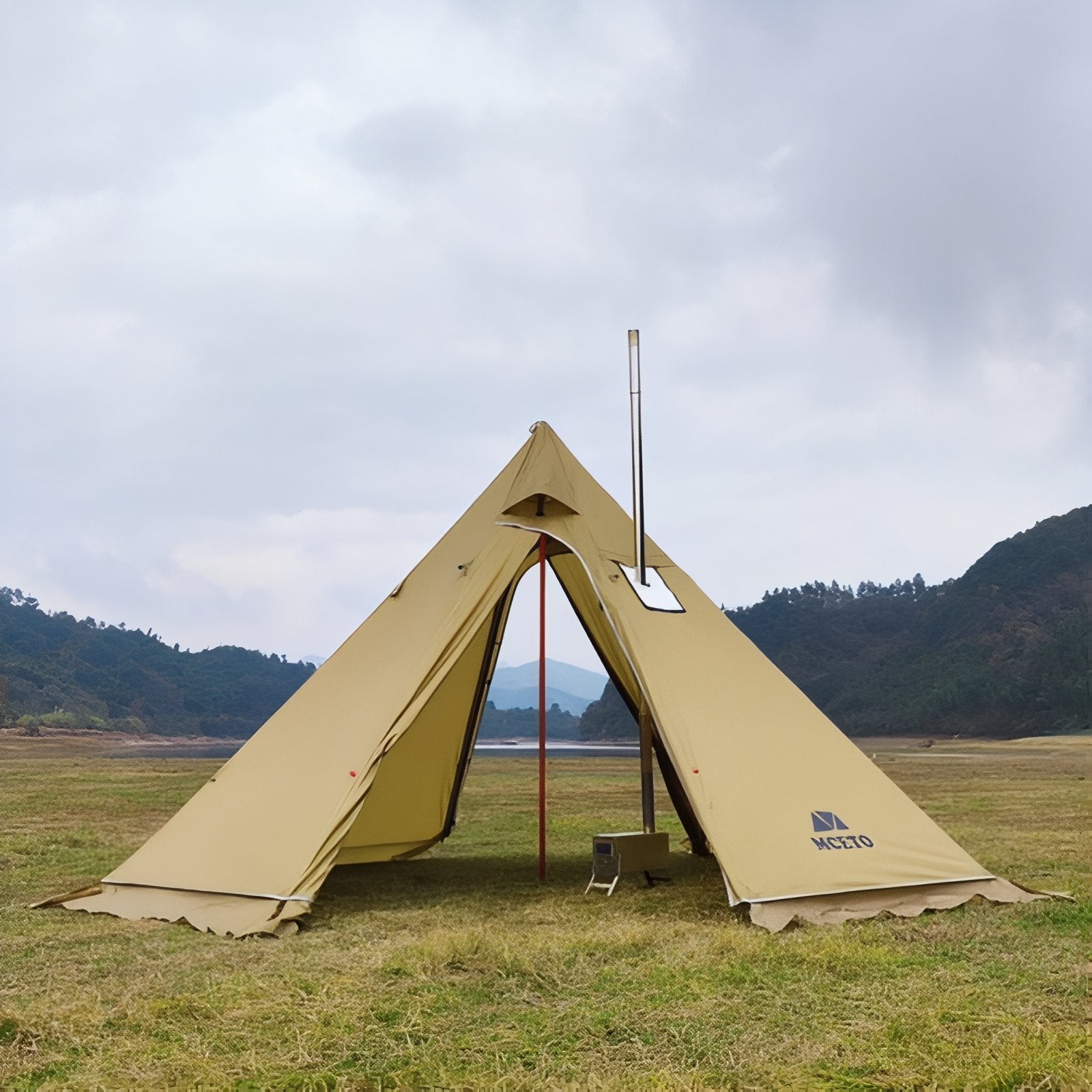Tente Tipi Hiver 4-6 Personnes mise en situation extérieure - Beige Sable - Vert Olive - Blanc Pur