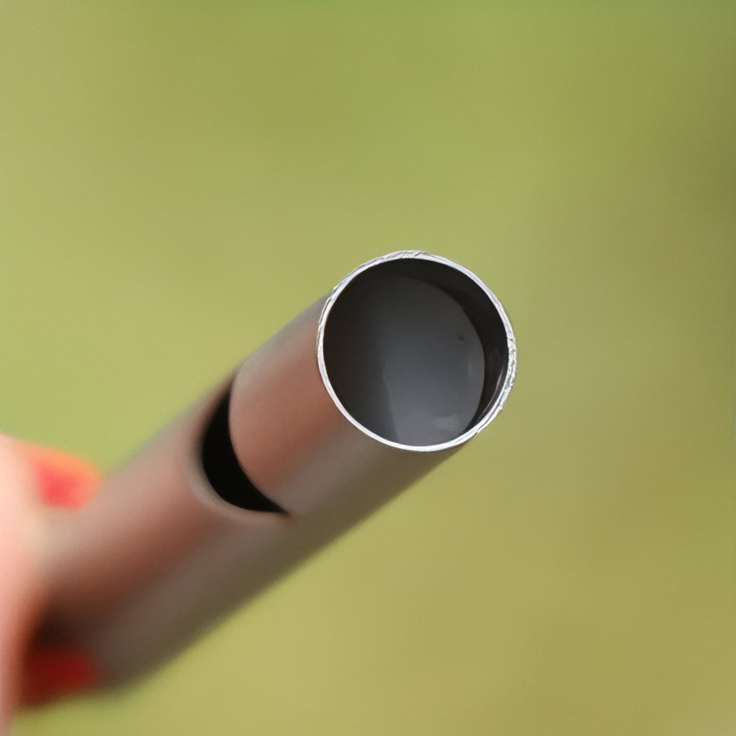 Sifflet de Randonnée Titanium gros plan embout - Gris