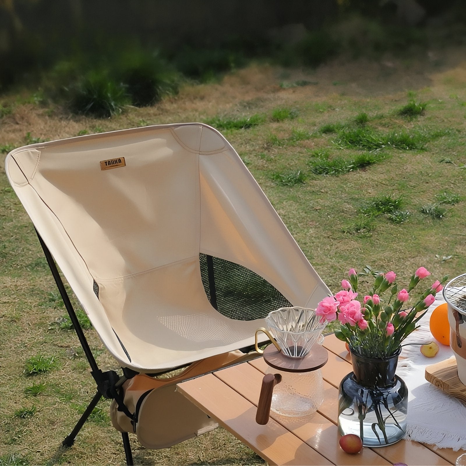 Chaise Randonnée Ultra Légère mise en situation extérieure - Vert Olive - Noir Charbon - Beige Clair