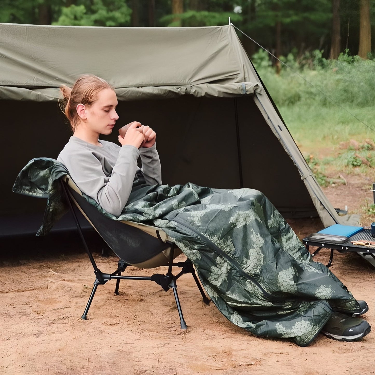 Sac De Couchage Camouflage Ultra Léger mise en situation camping - 190x75cm - 480g - 205x85cm - 560g