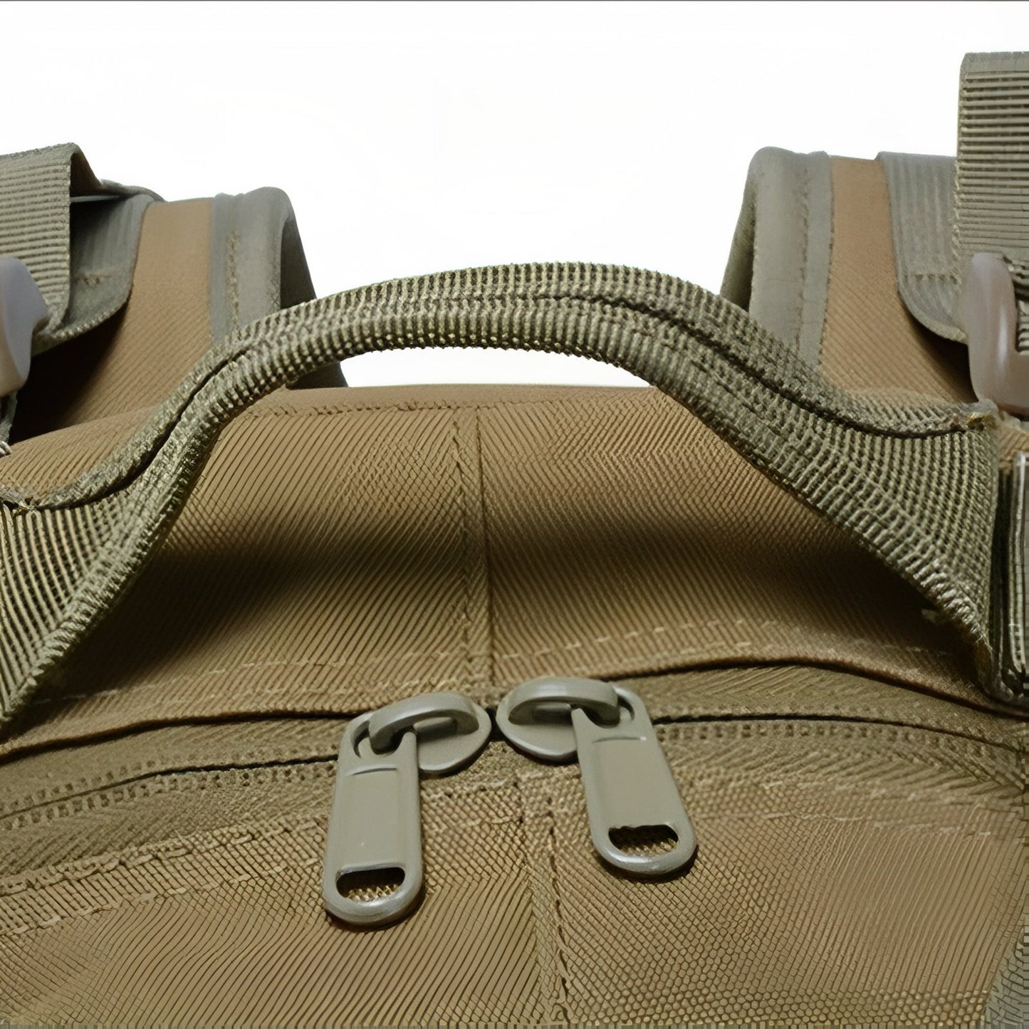 Sac à Dos Randonnée Militaire 40L gros plan fermeture zippée - Vert Clair Camouflage - Noir - Vert Olive - Gris Camouflage - Vert Camouflage - Beige Sable